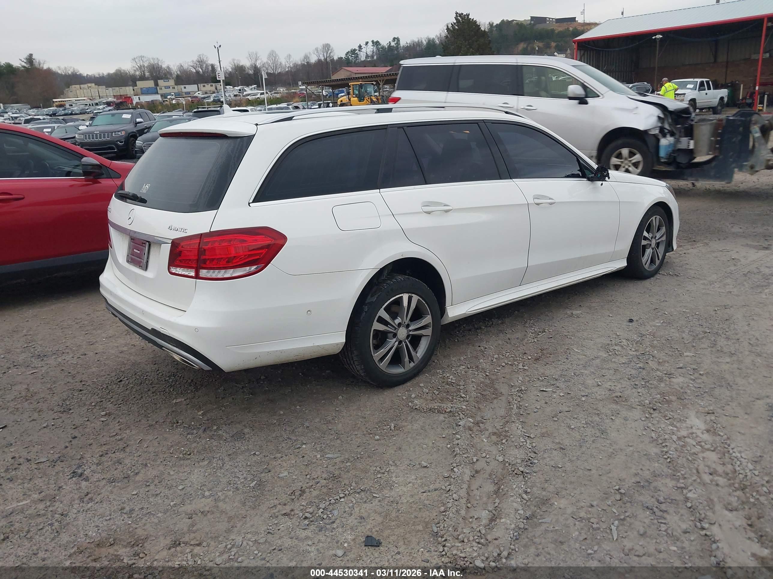 MERCEDES-BENZ E image 4