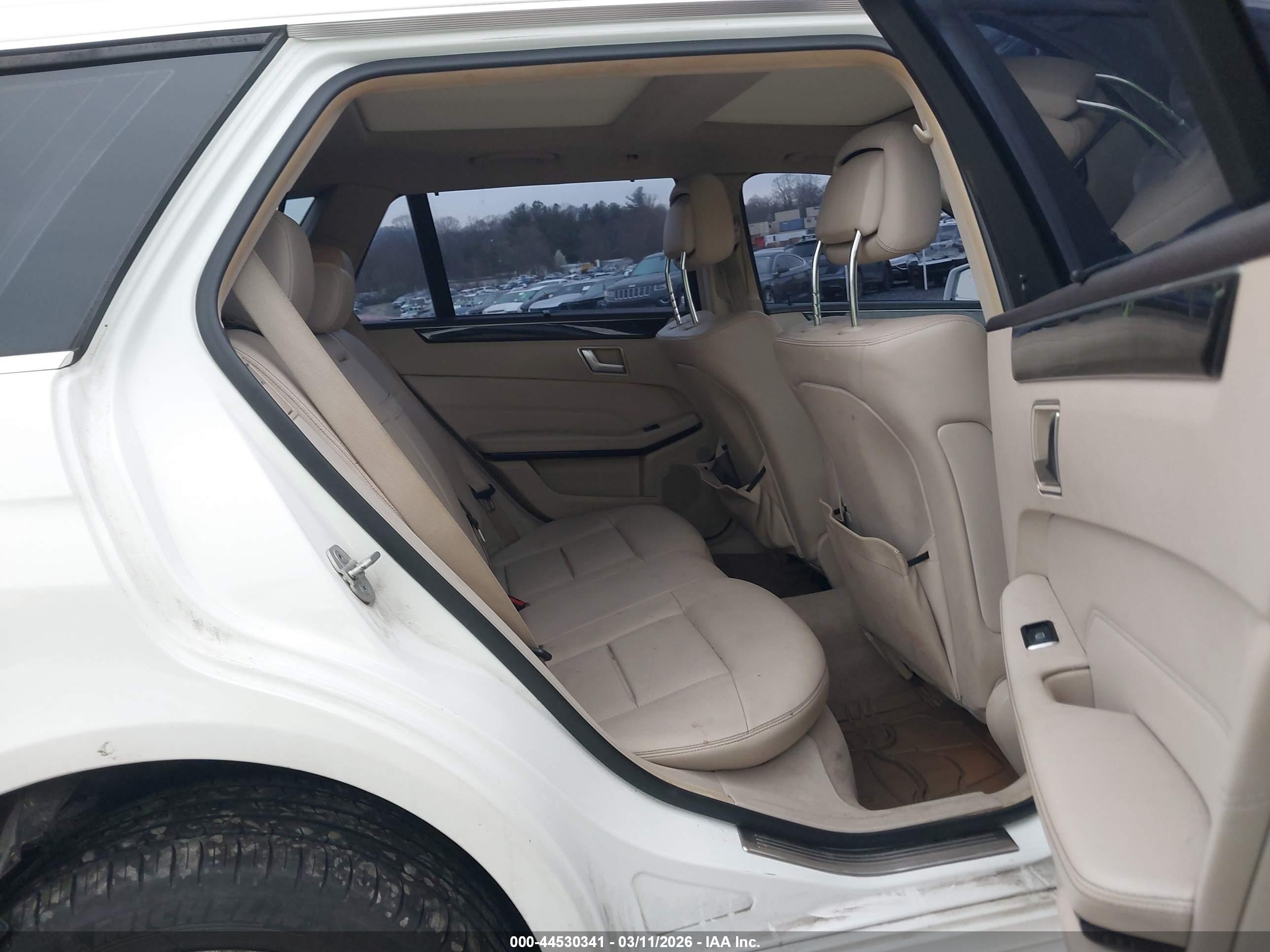 MERCEDES-BENZ E image 8