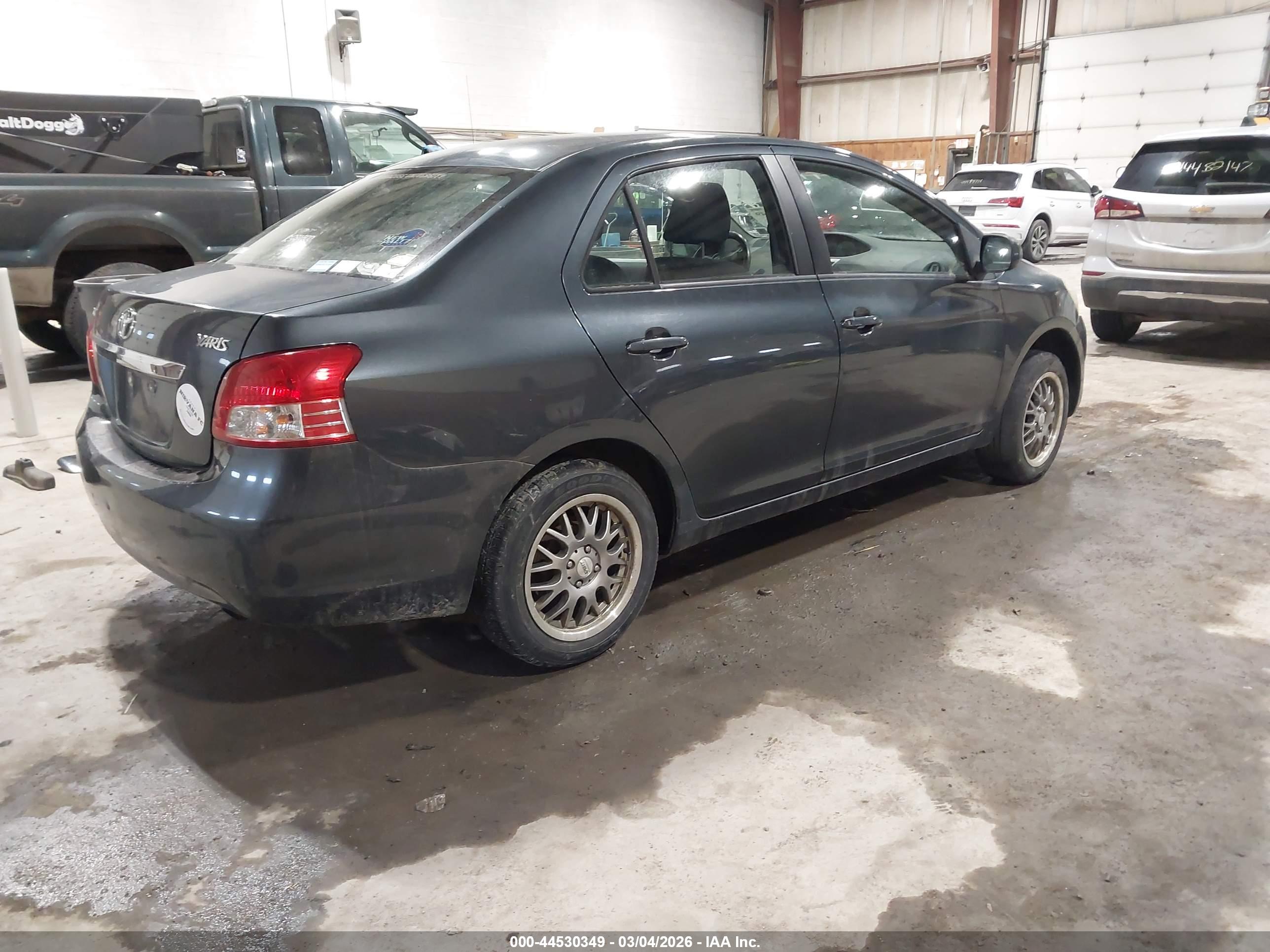 TOYOTA YARIS image 4