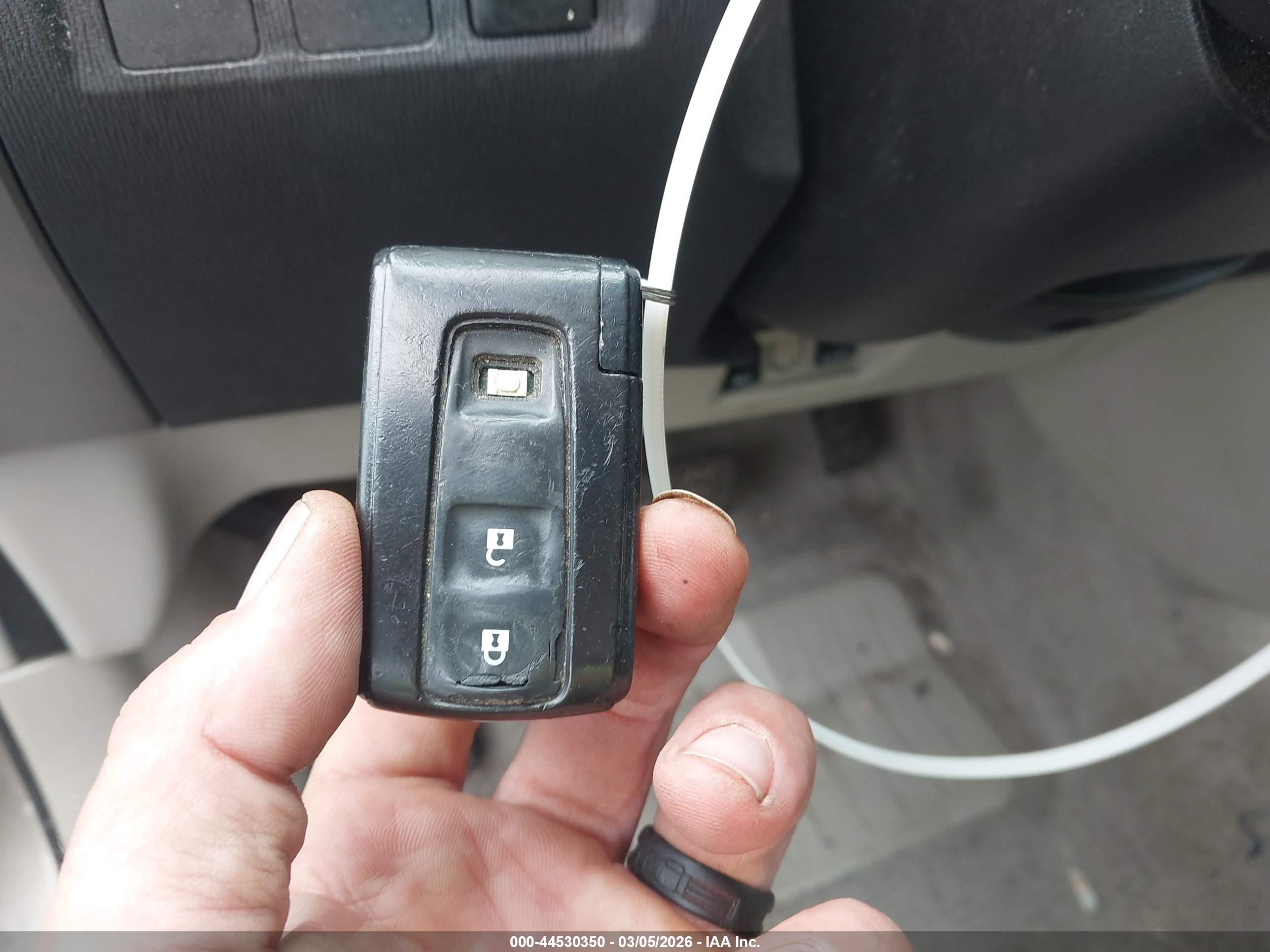 TOYOTA PRIUS image 11