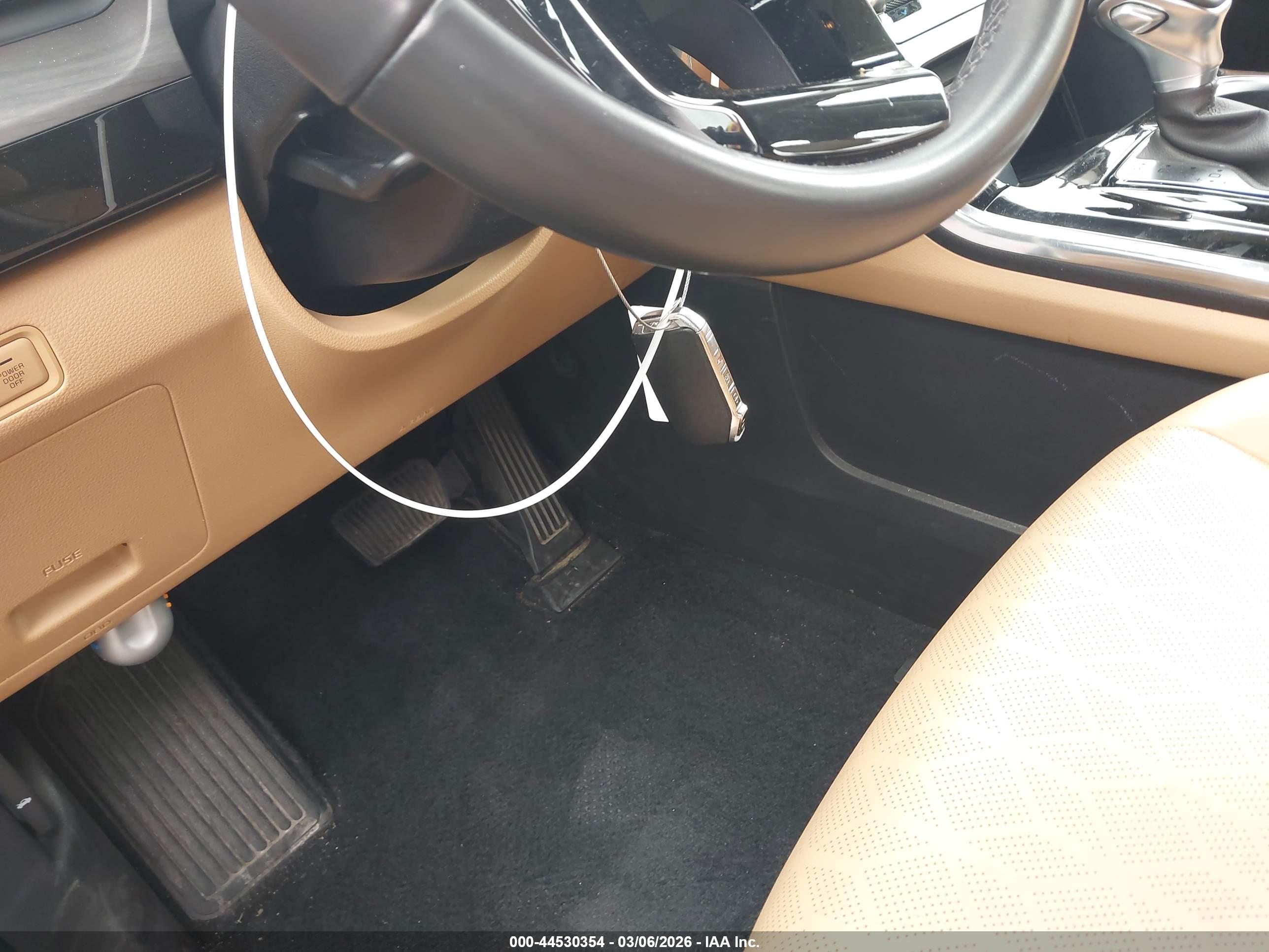 KIA CARNIVAL image 11
