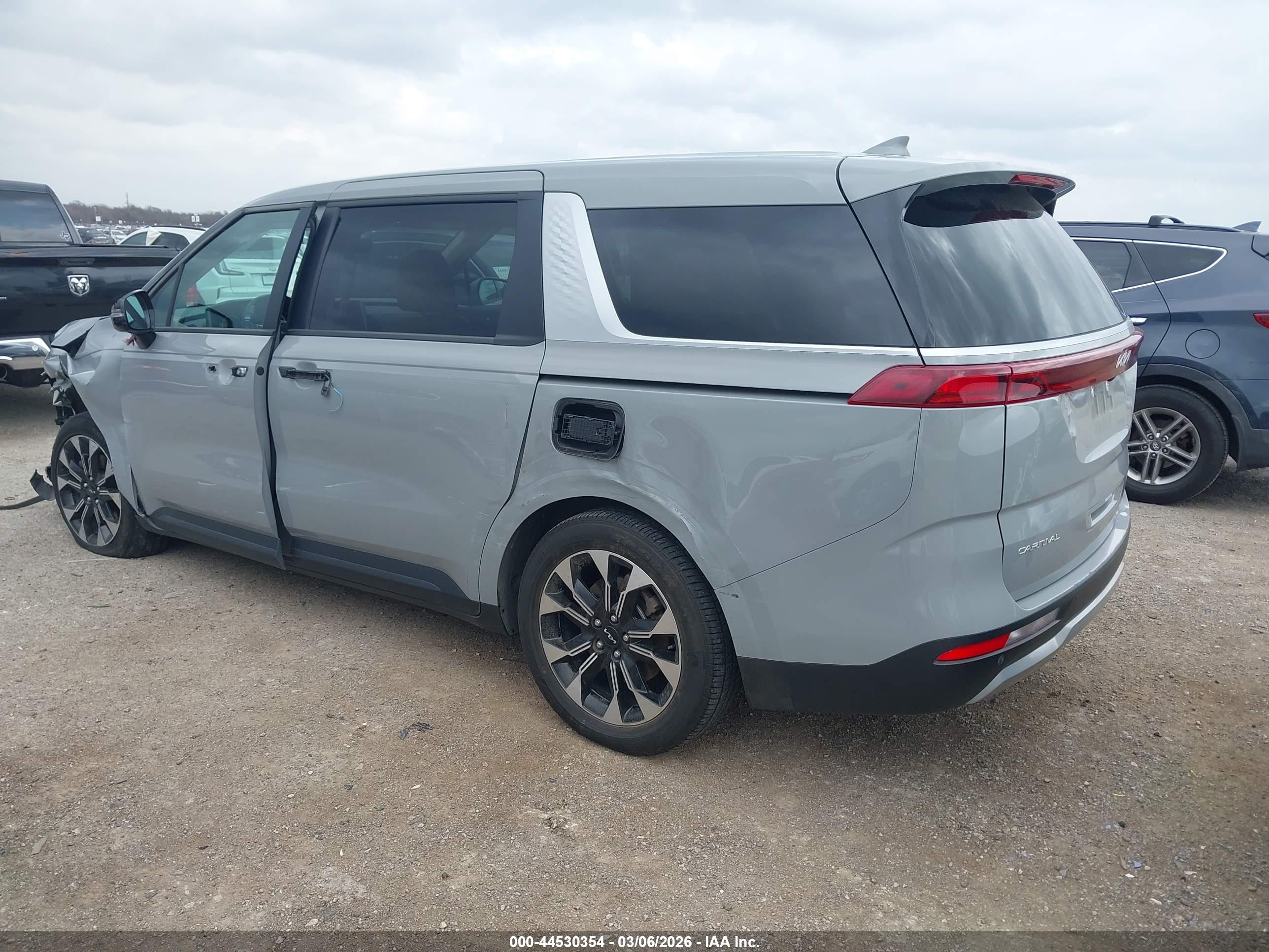KIA CARNIVAL image 3