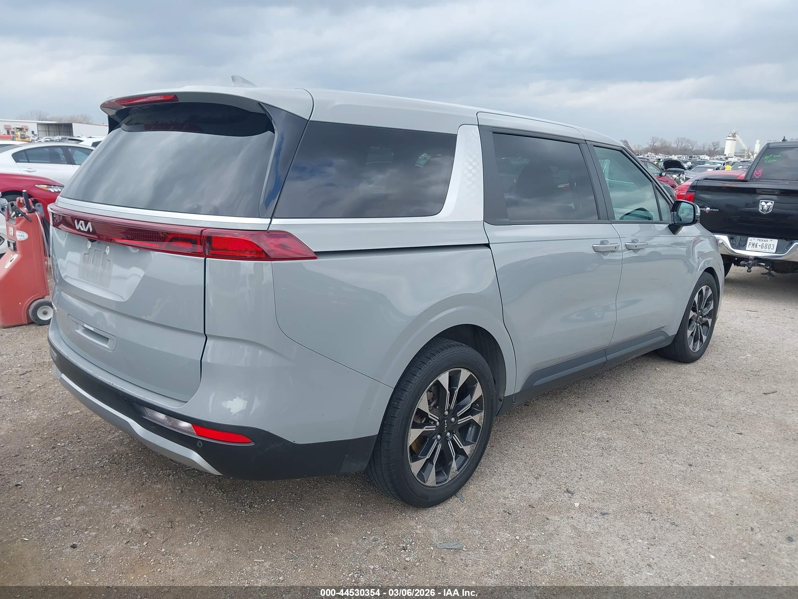 KIA CARNIVAL image 4