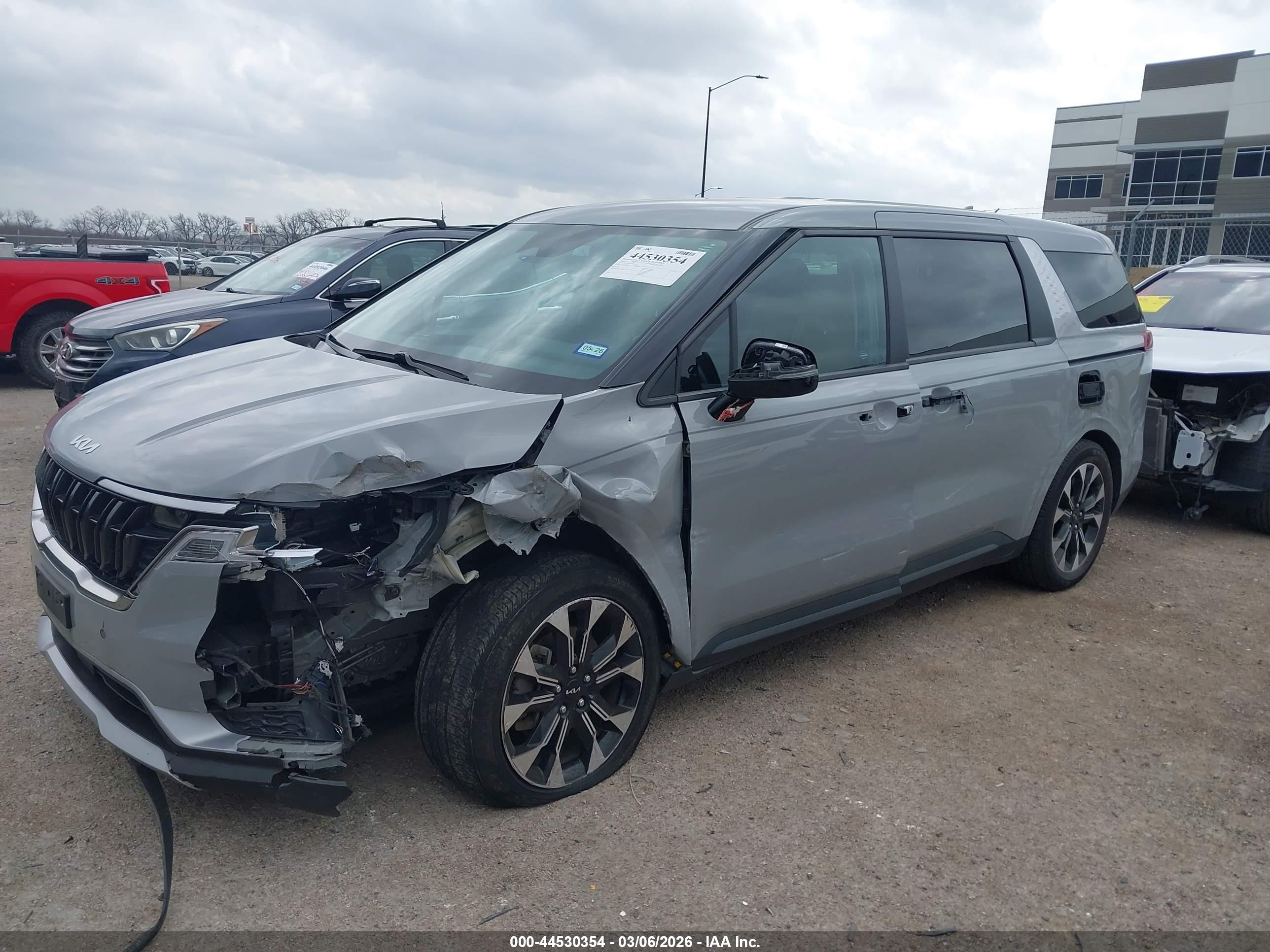 KIA CARNIVAL image 6