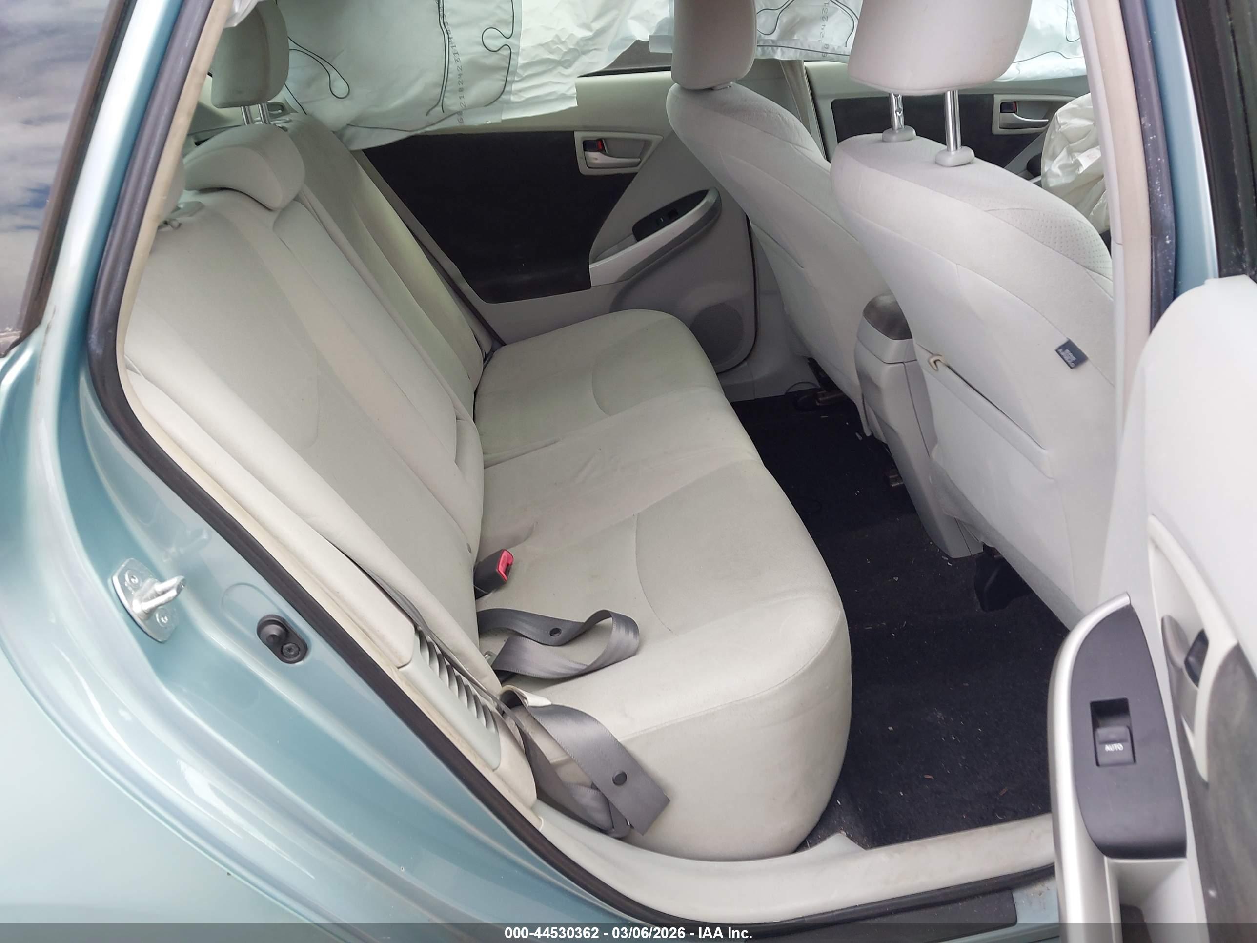 TOYOTA PRIUS image 8