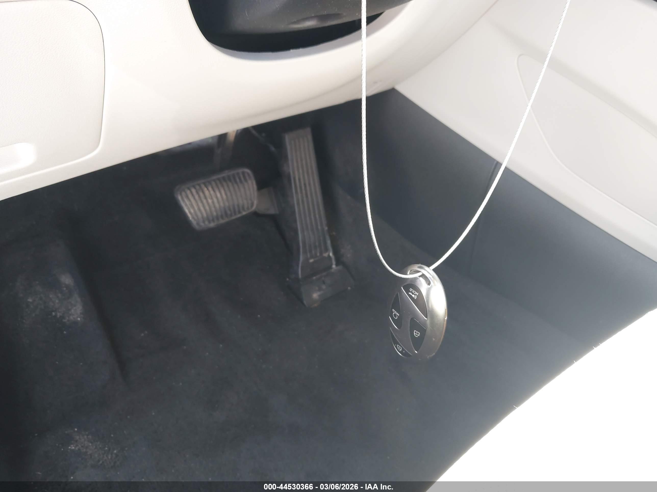 HYUNDAI TUCSON image 11