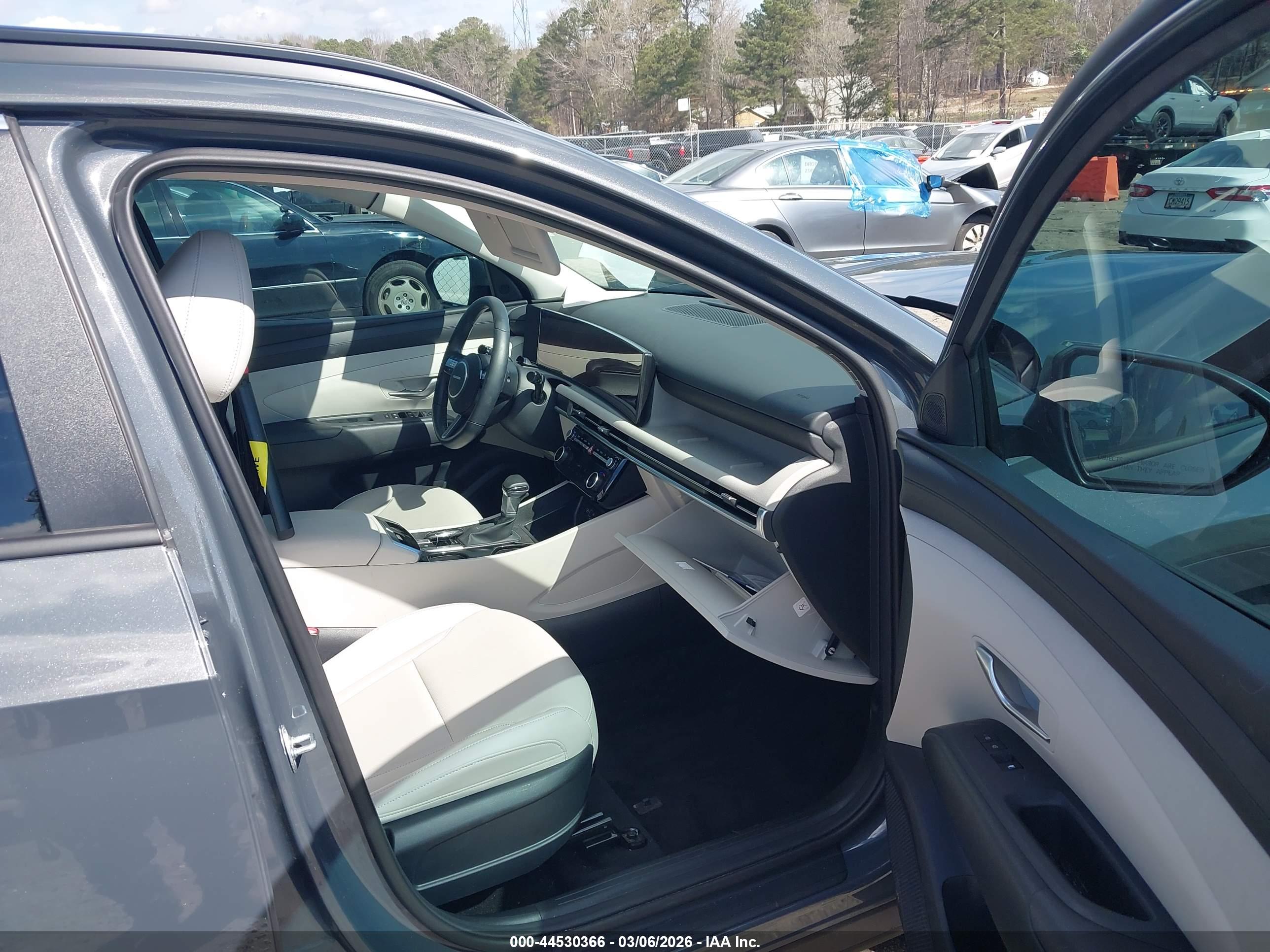 HYUNDAI TUCSON image 5