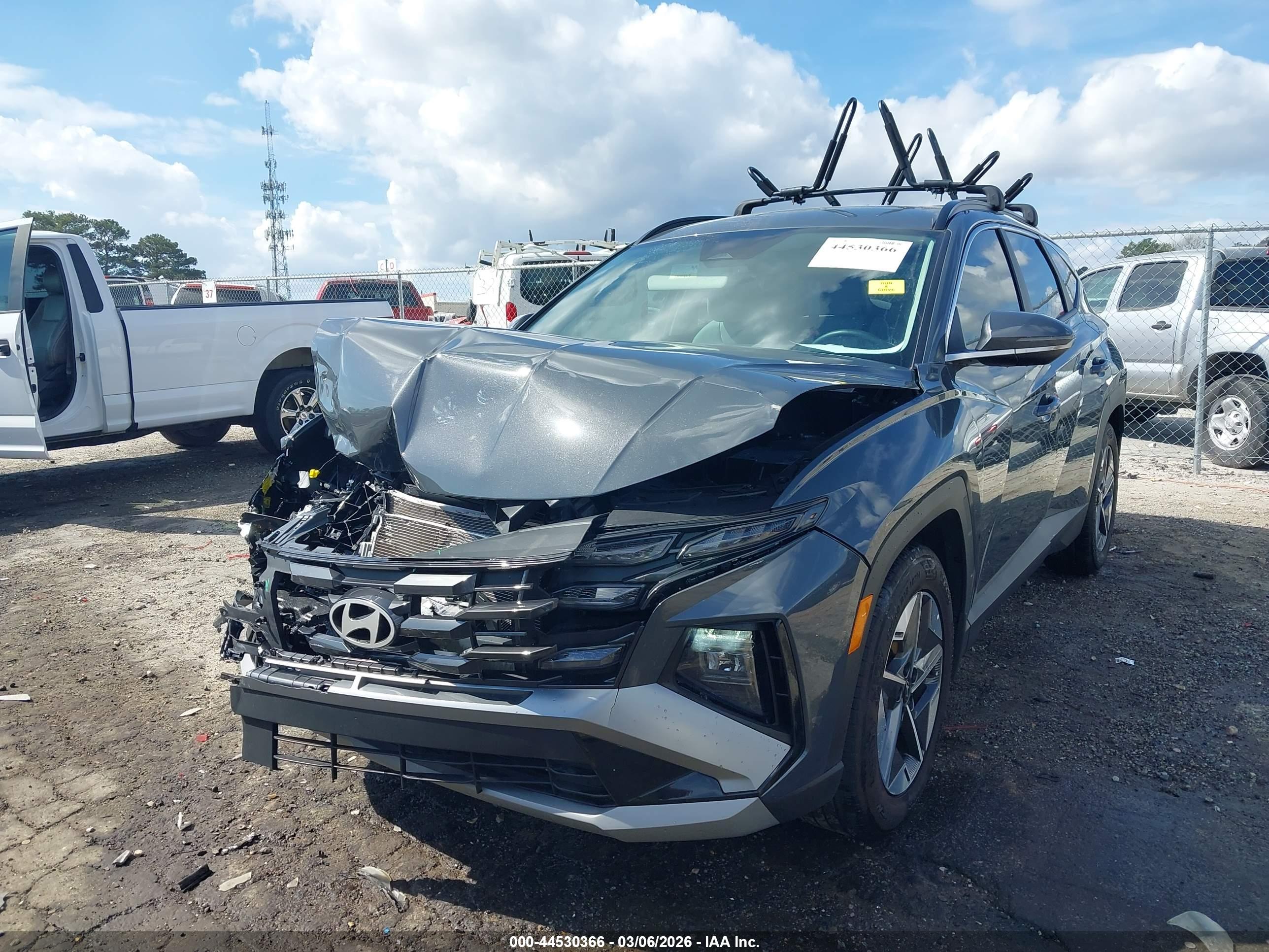 HYUNDAI TUCSON image 6