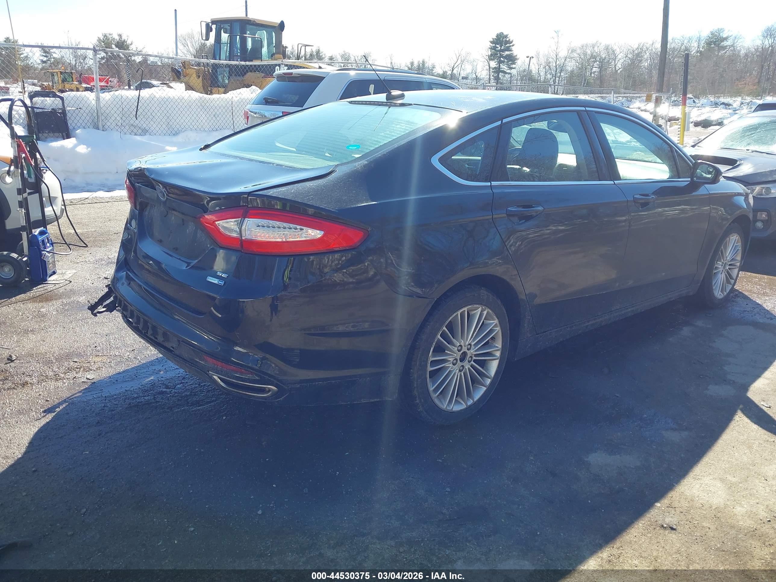 FORD FUSION image 4