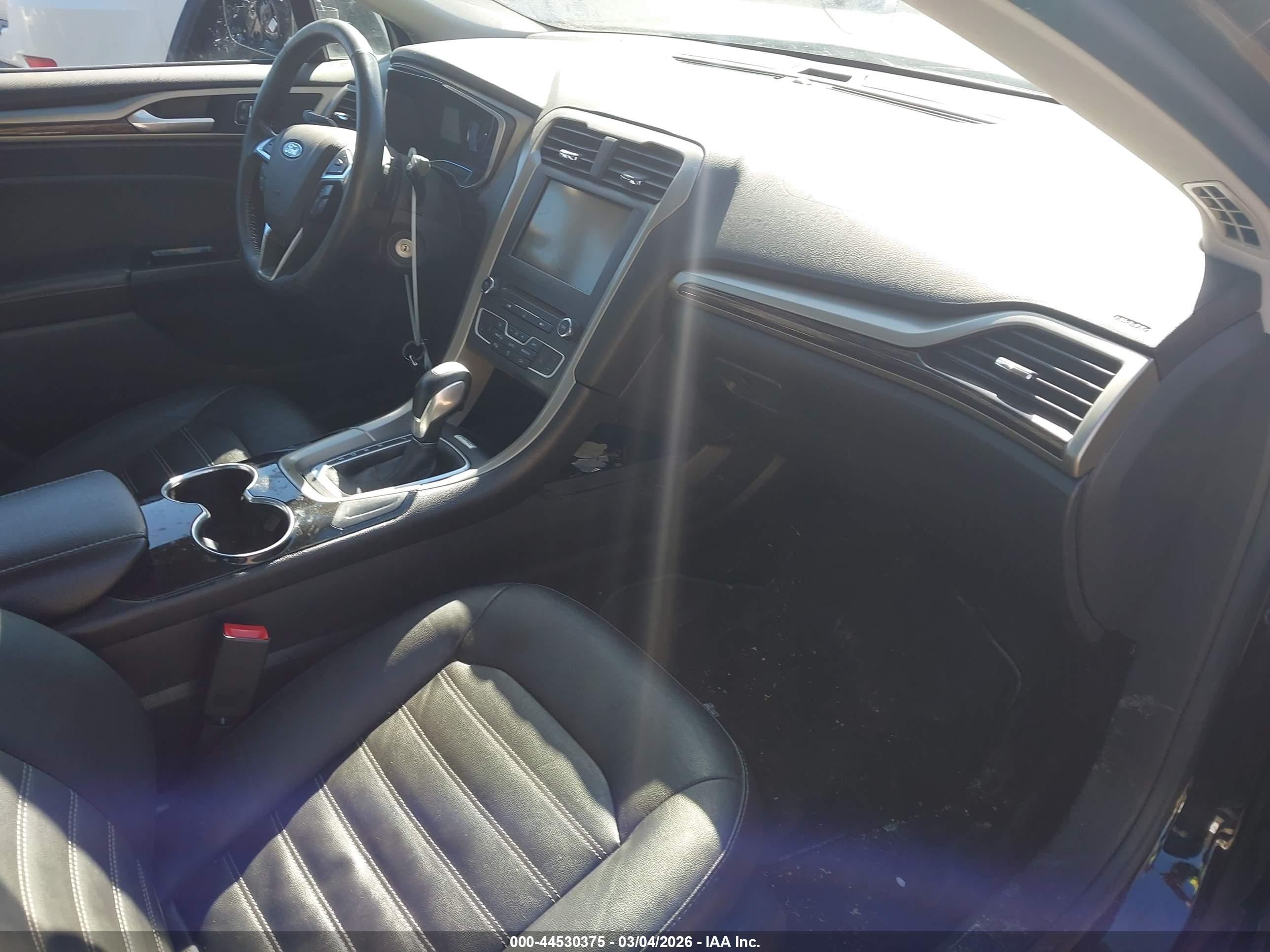 FORD FUSION image 5