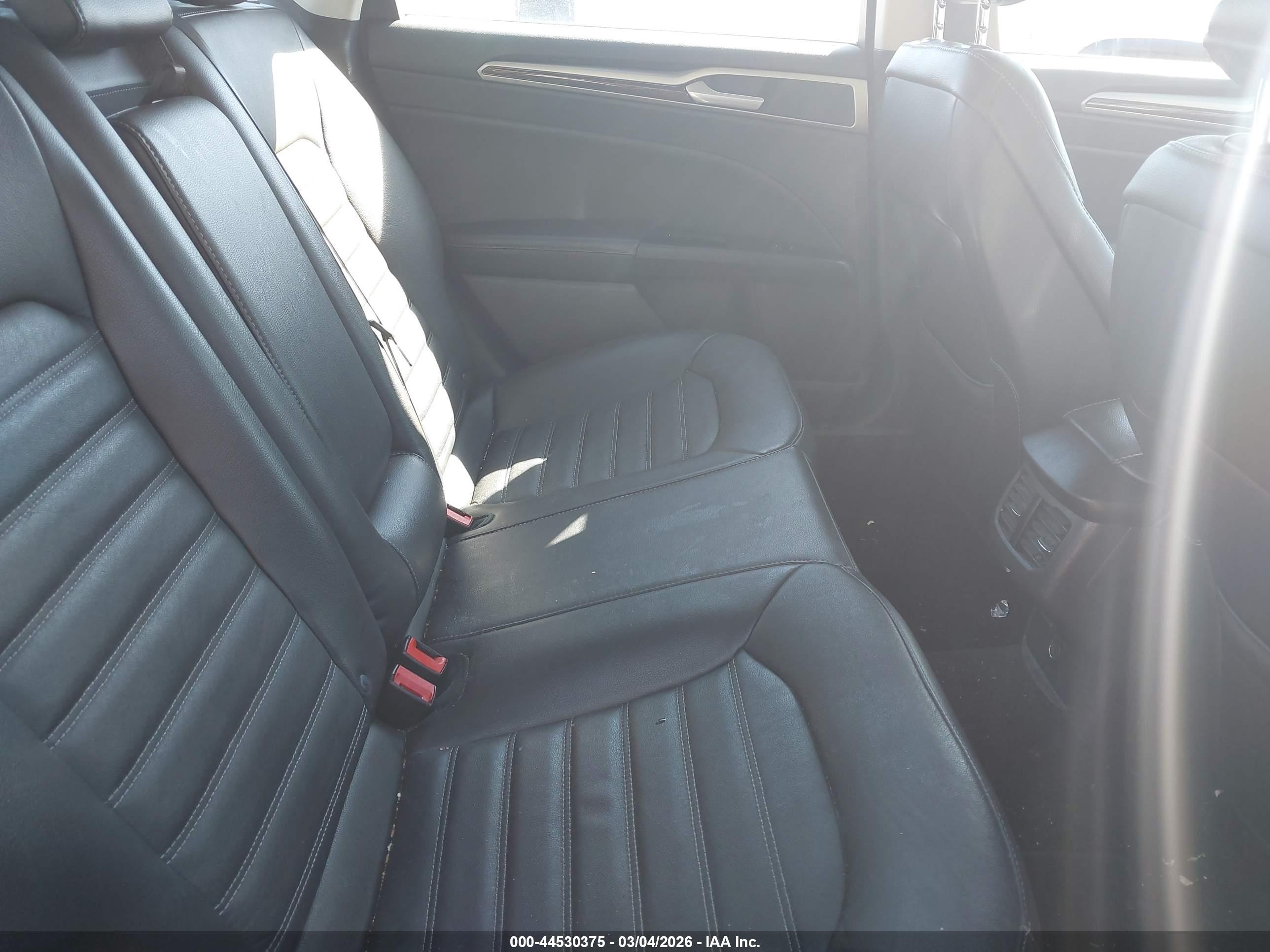 FORD FUSION image 8