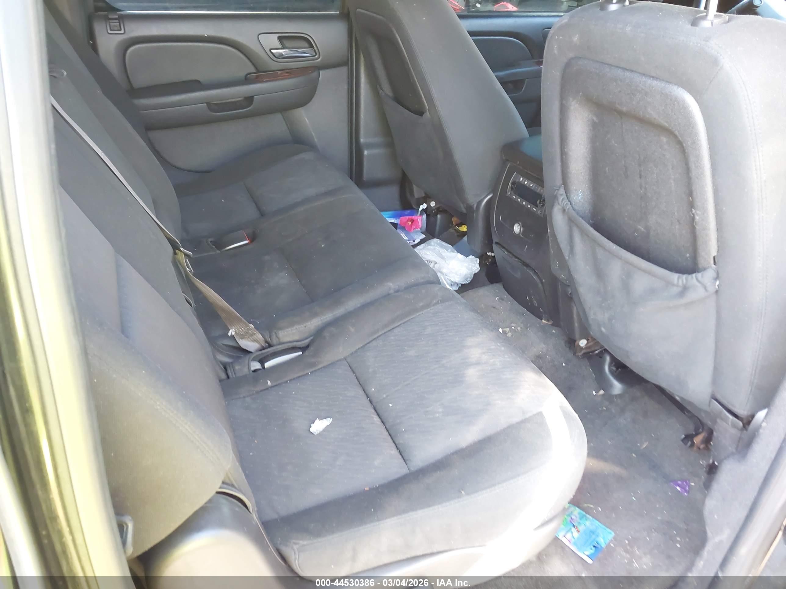 CHEVROLET SUBURBAN image 8
