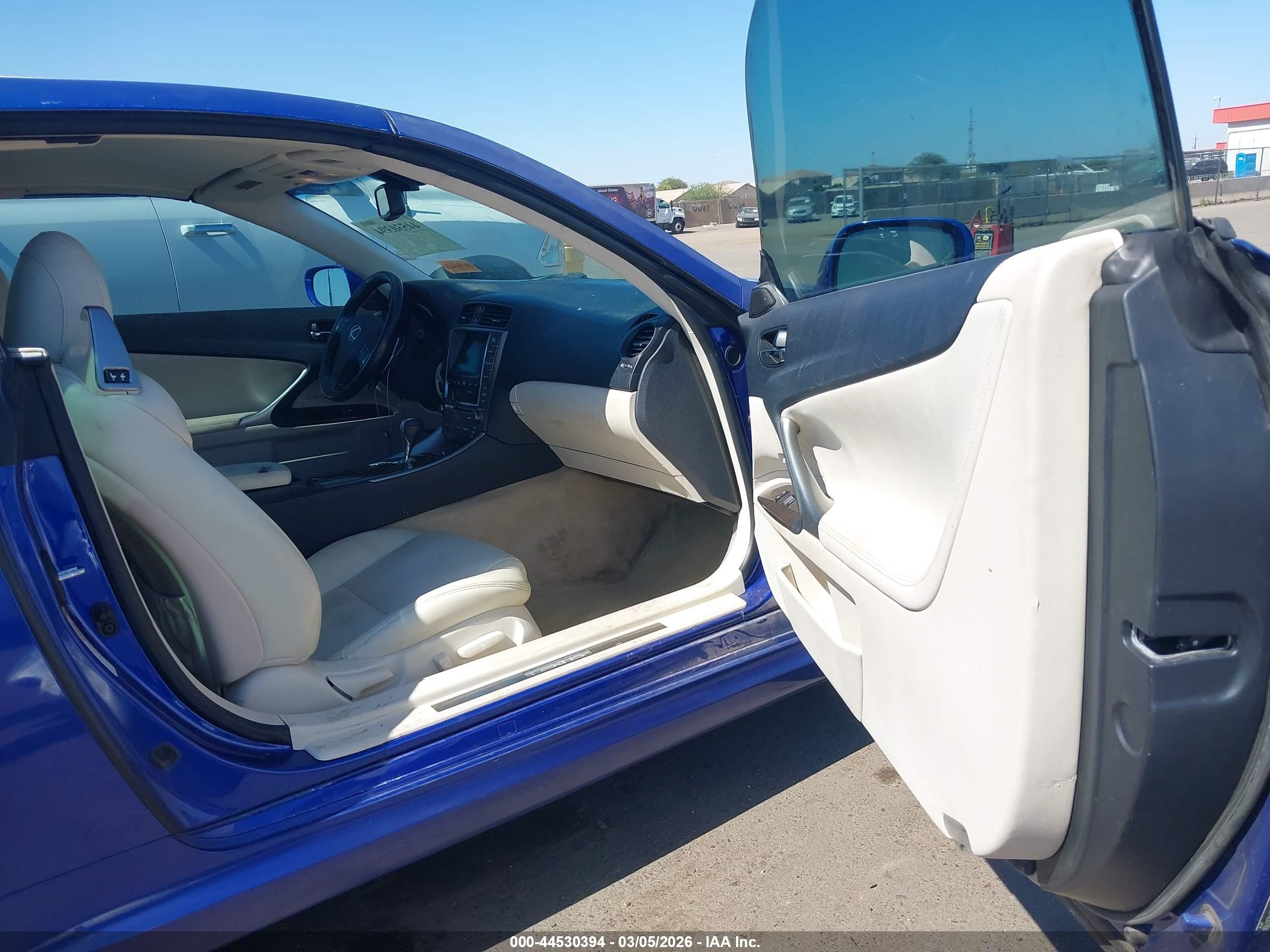 LEXUS IS image 5