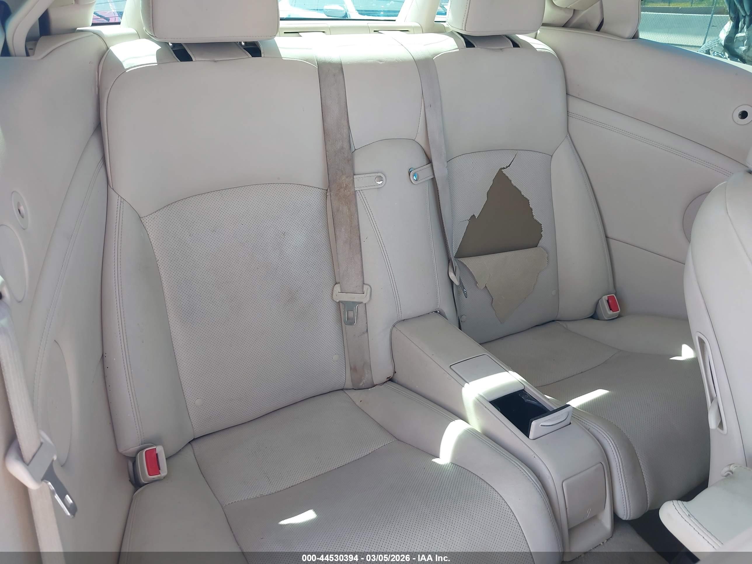 LEXUS IS image 8