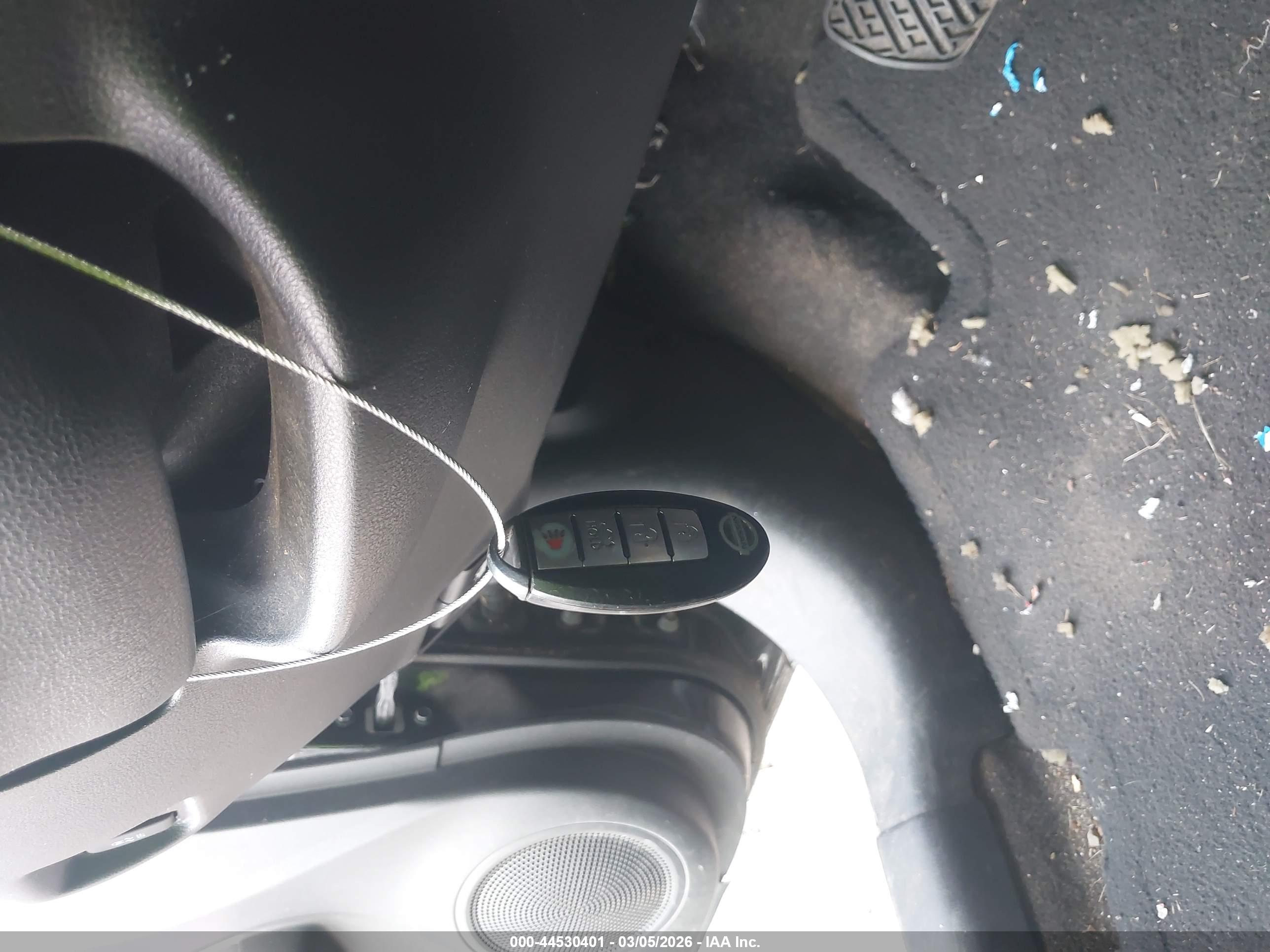 NISSAN VERSA image 11