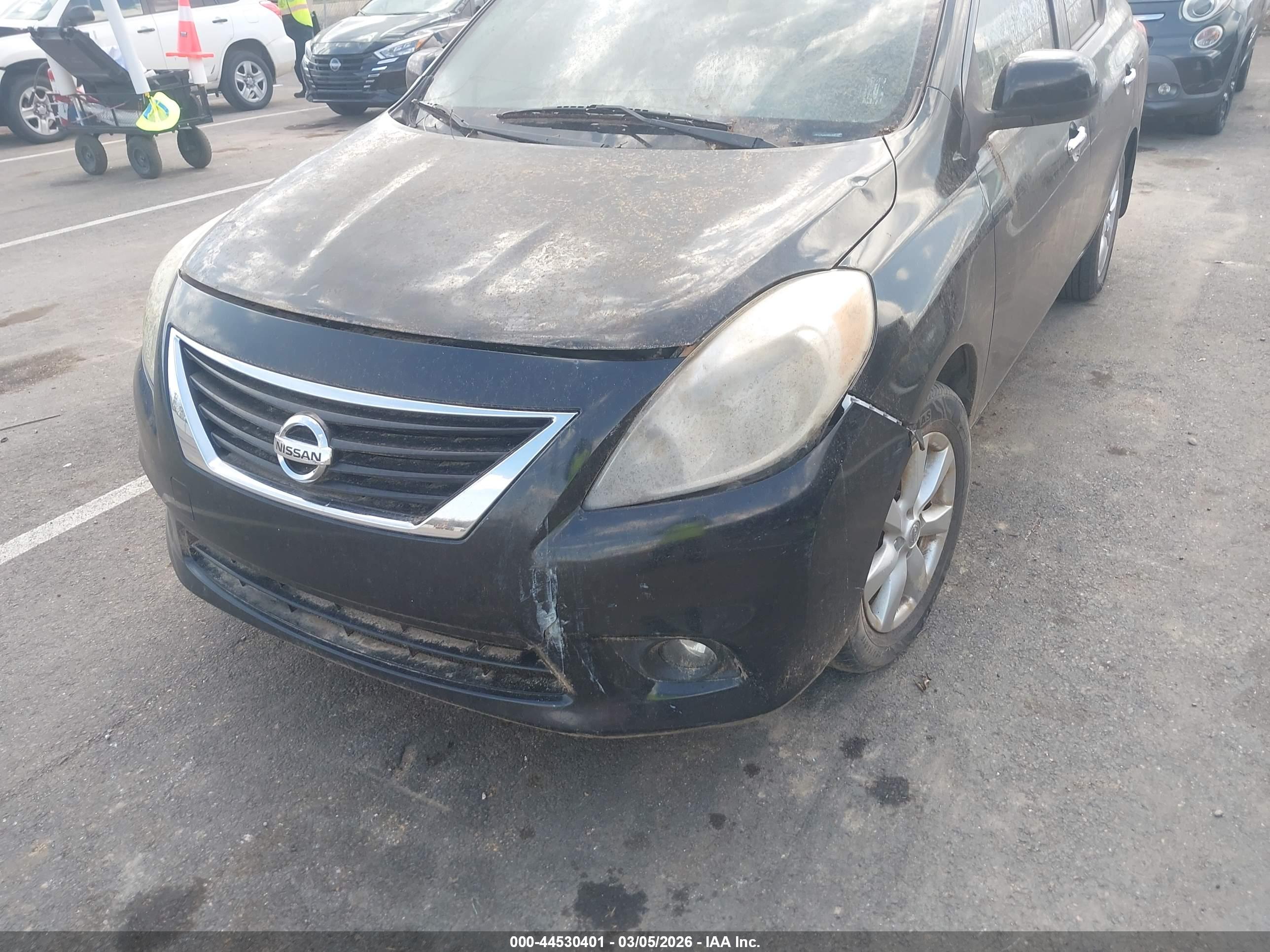 NISSAN VERSA image 6