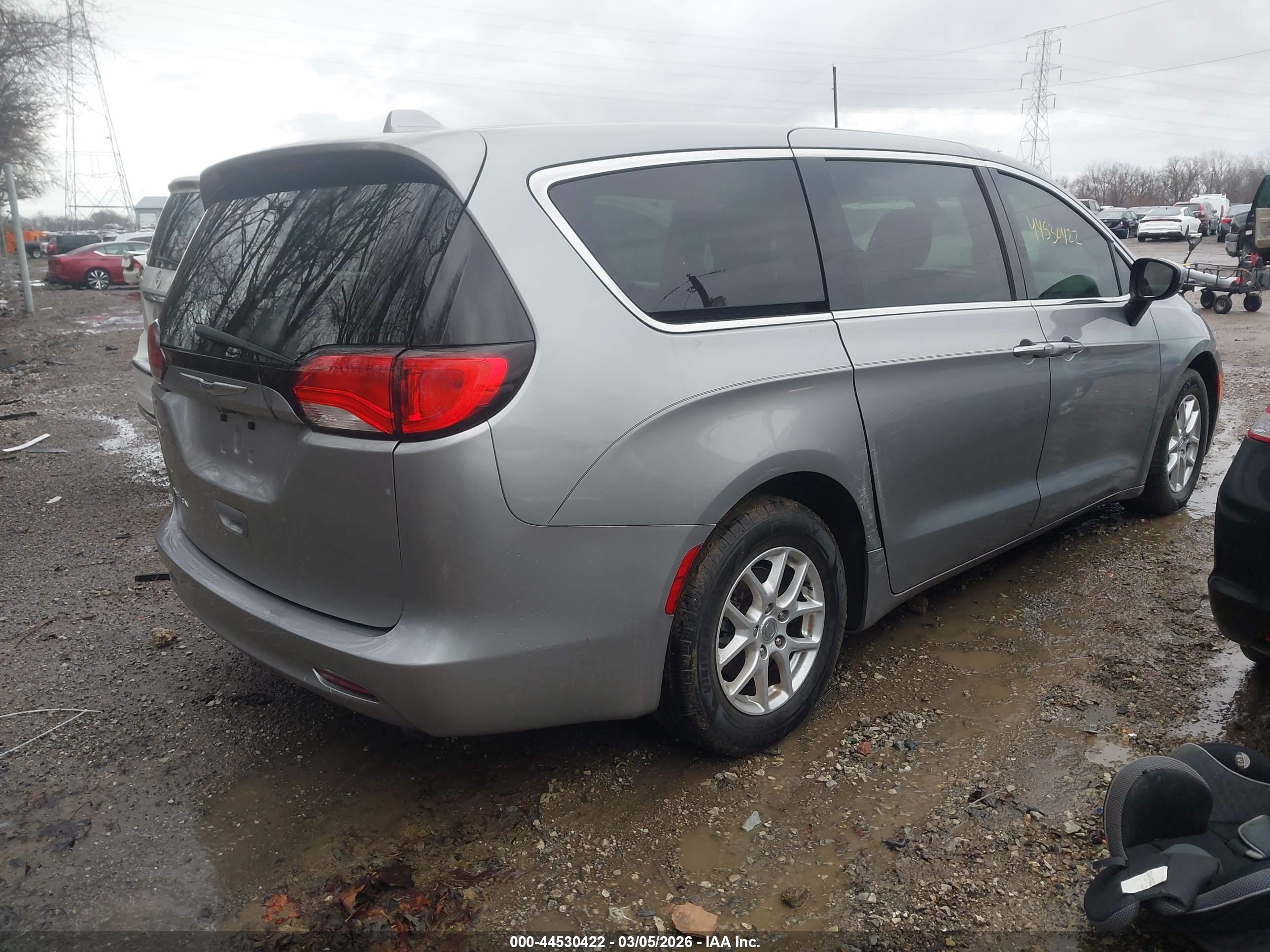 CHRYSLER PACIFICA image 4