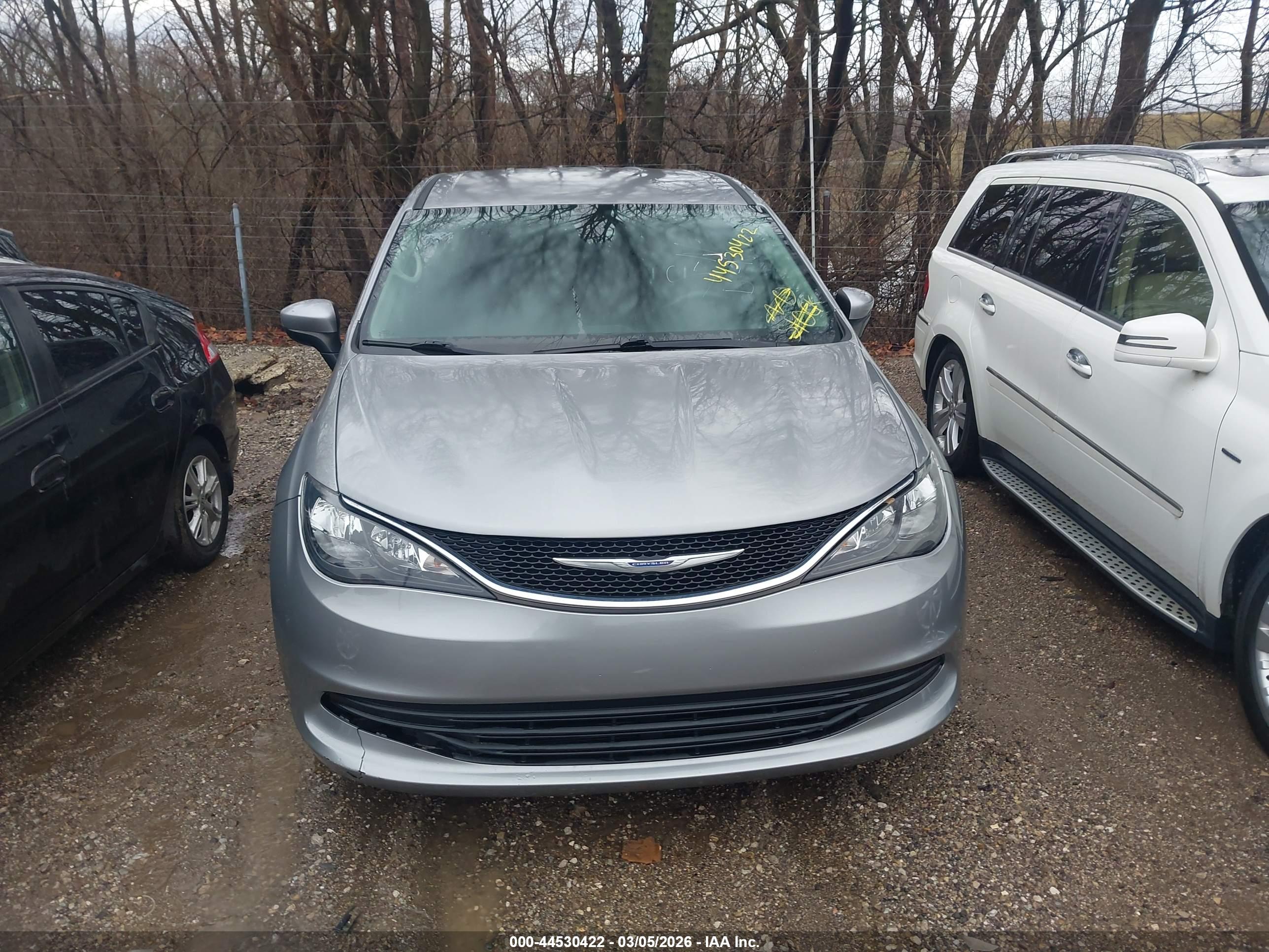 CHRYSLER PACIFICA image 6