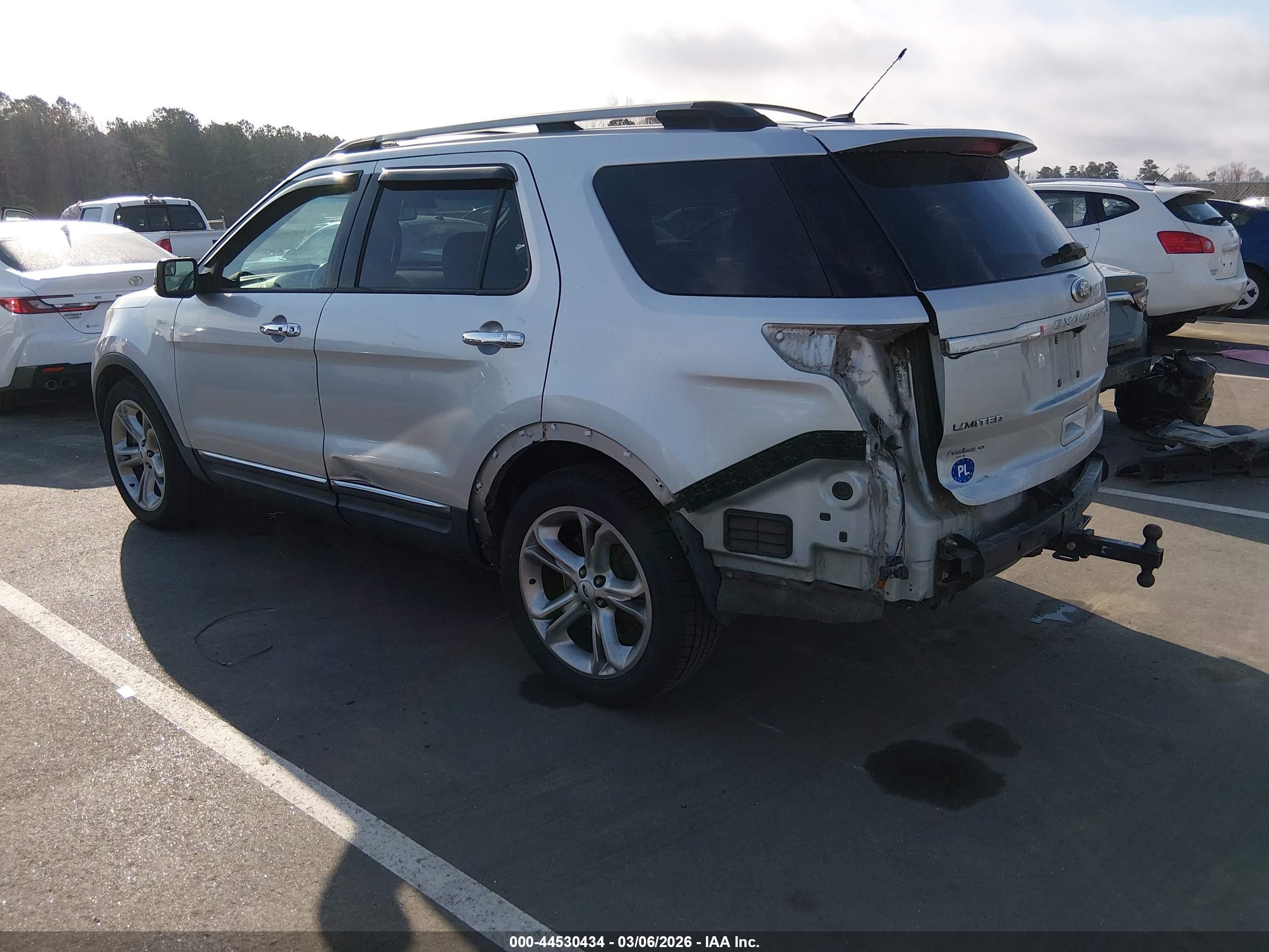 FORD EXPLORER image 3