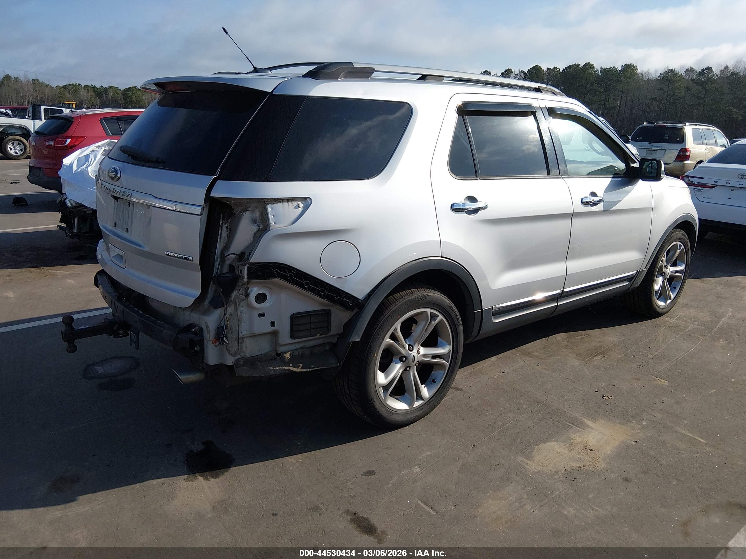 FORD EXPLORER image 4