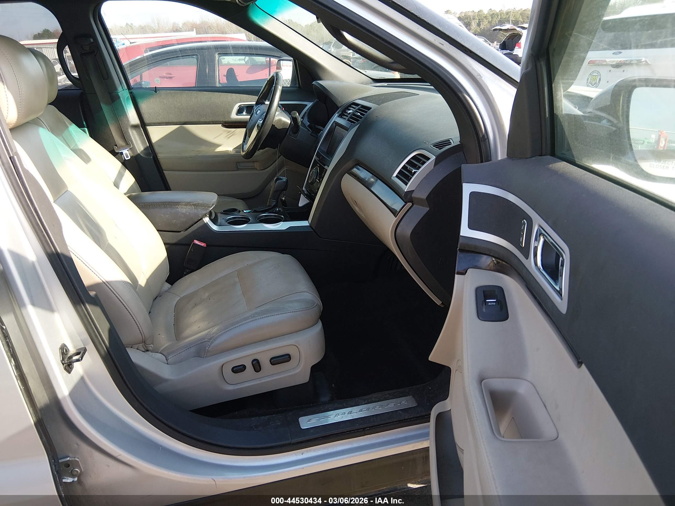 FORD EXPLORER image 5