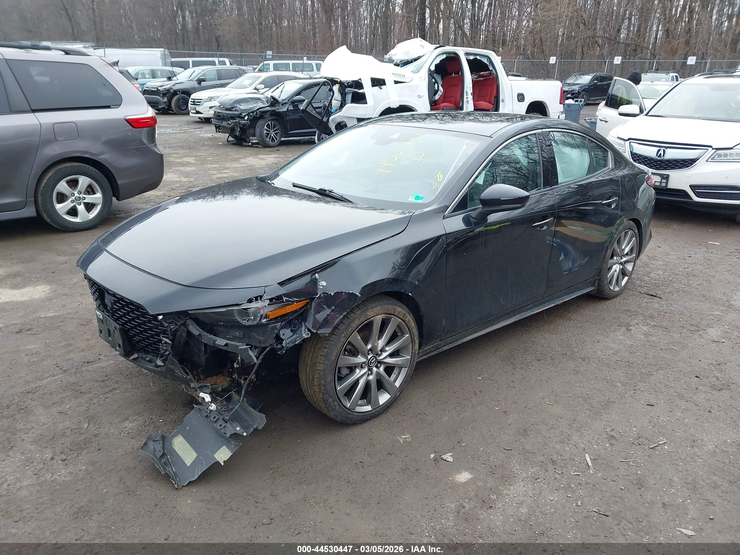 MAZDA MAZDA3 image 2