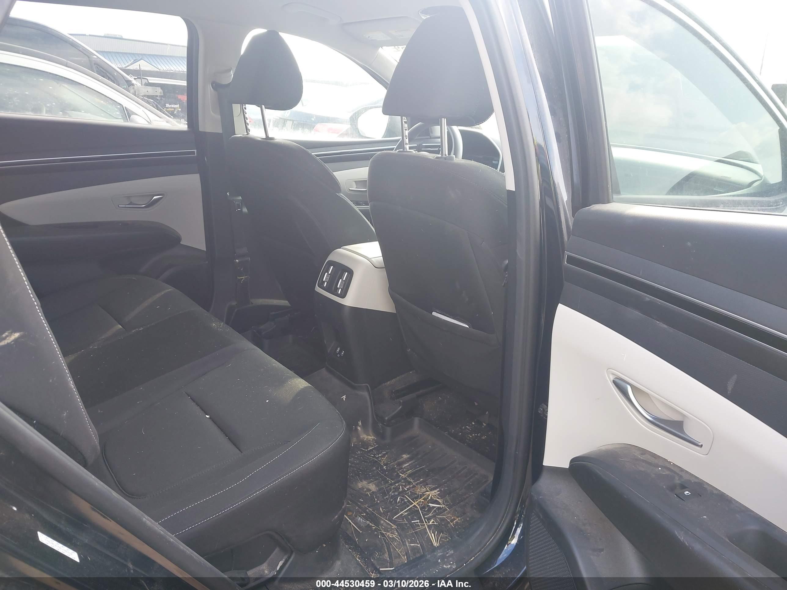HYUNDAI TUCSON image 8