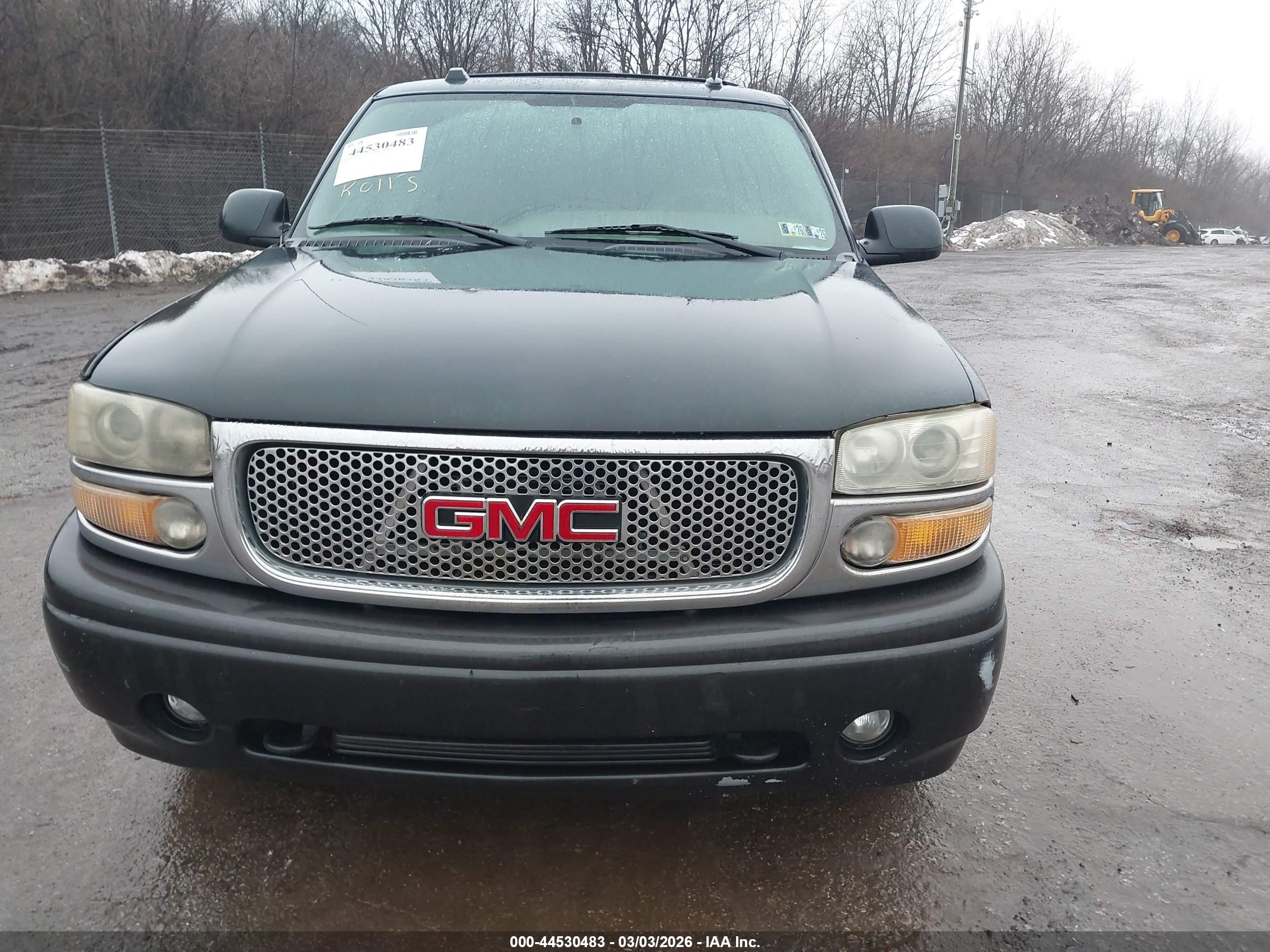 GMC YUKON image 6