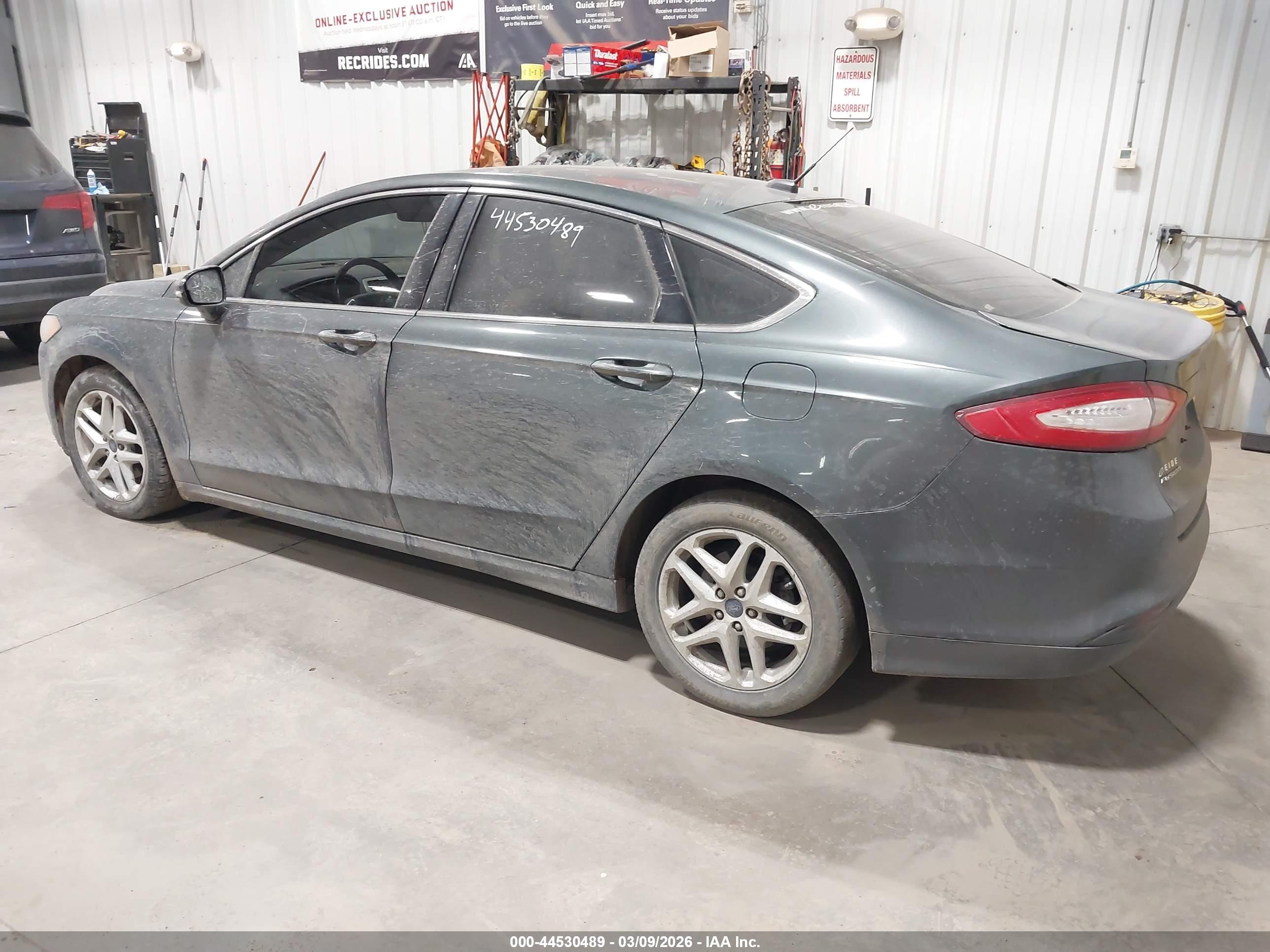 FORD FUSION image 3