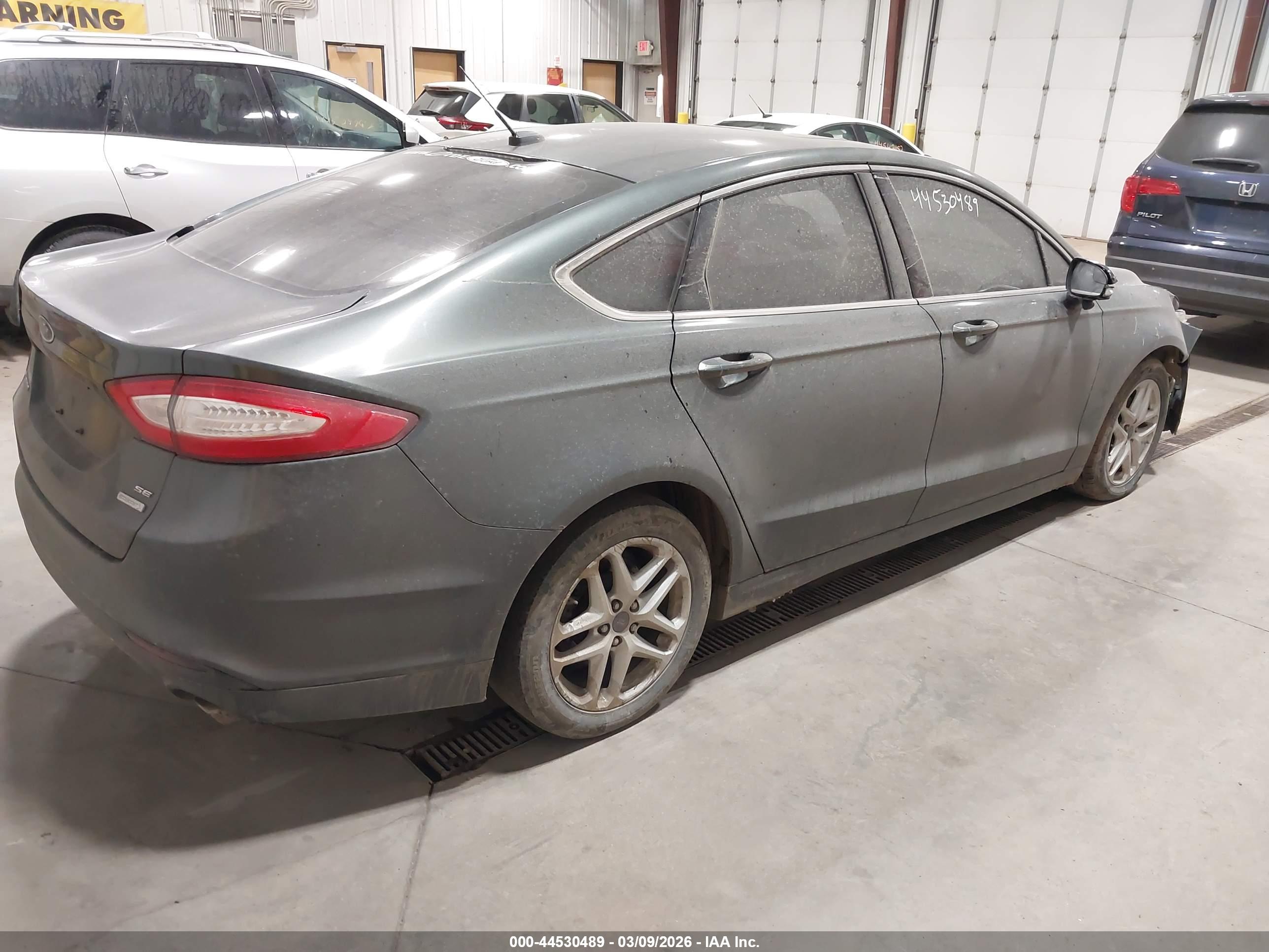 FORD FUSION image 4
