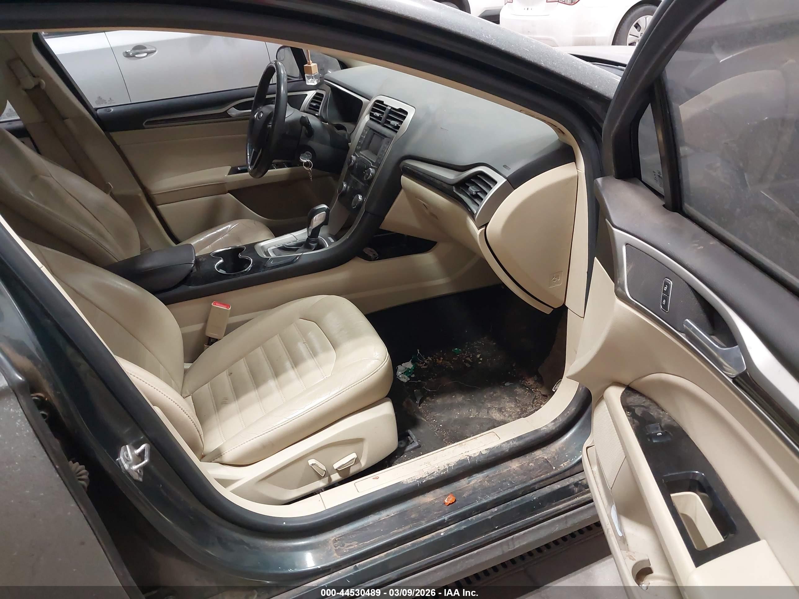 FORD FUSION image 5