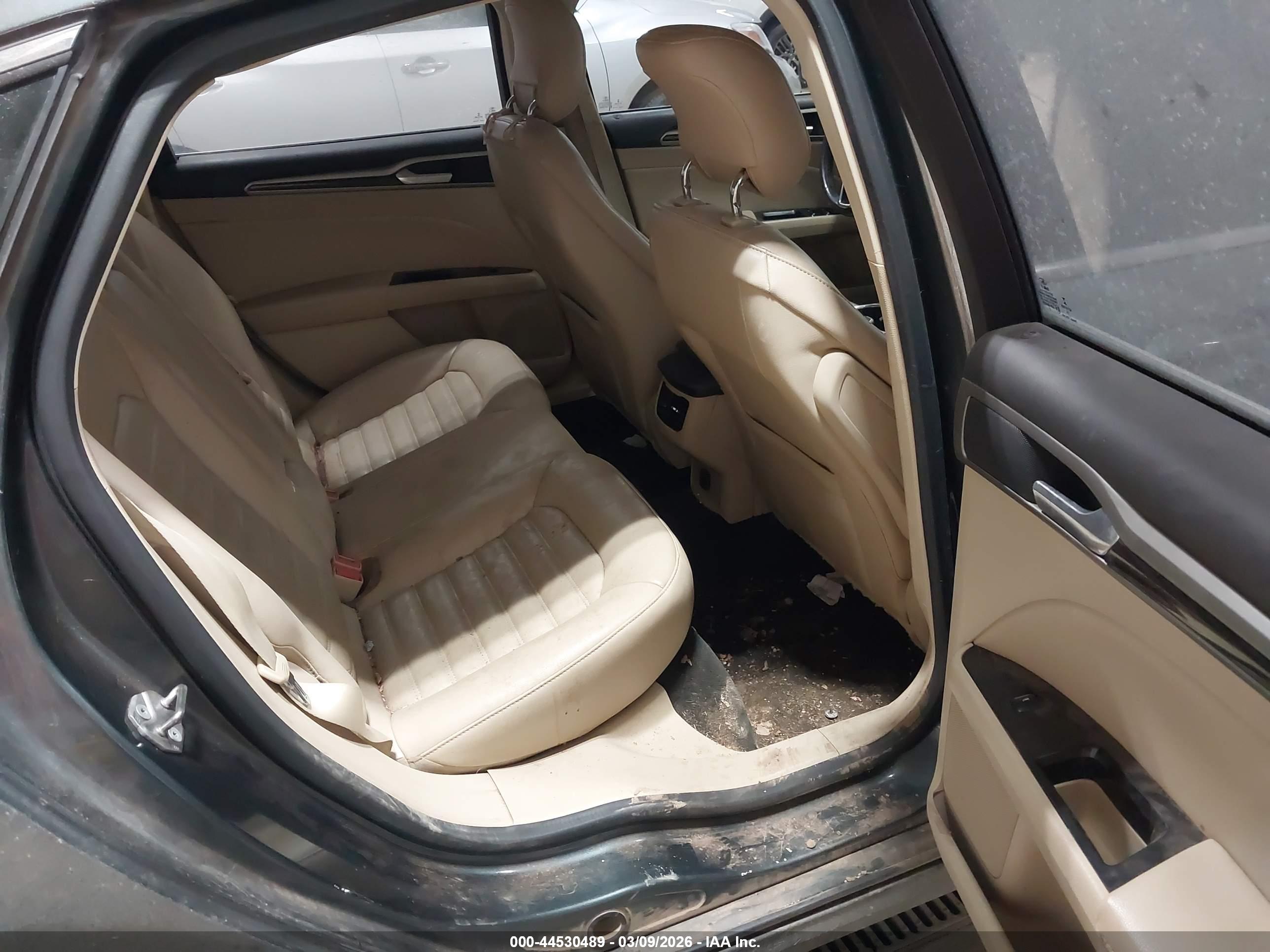 FORD FUSION image 8