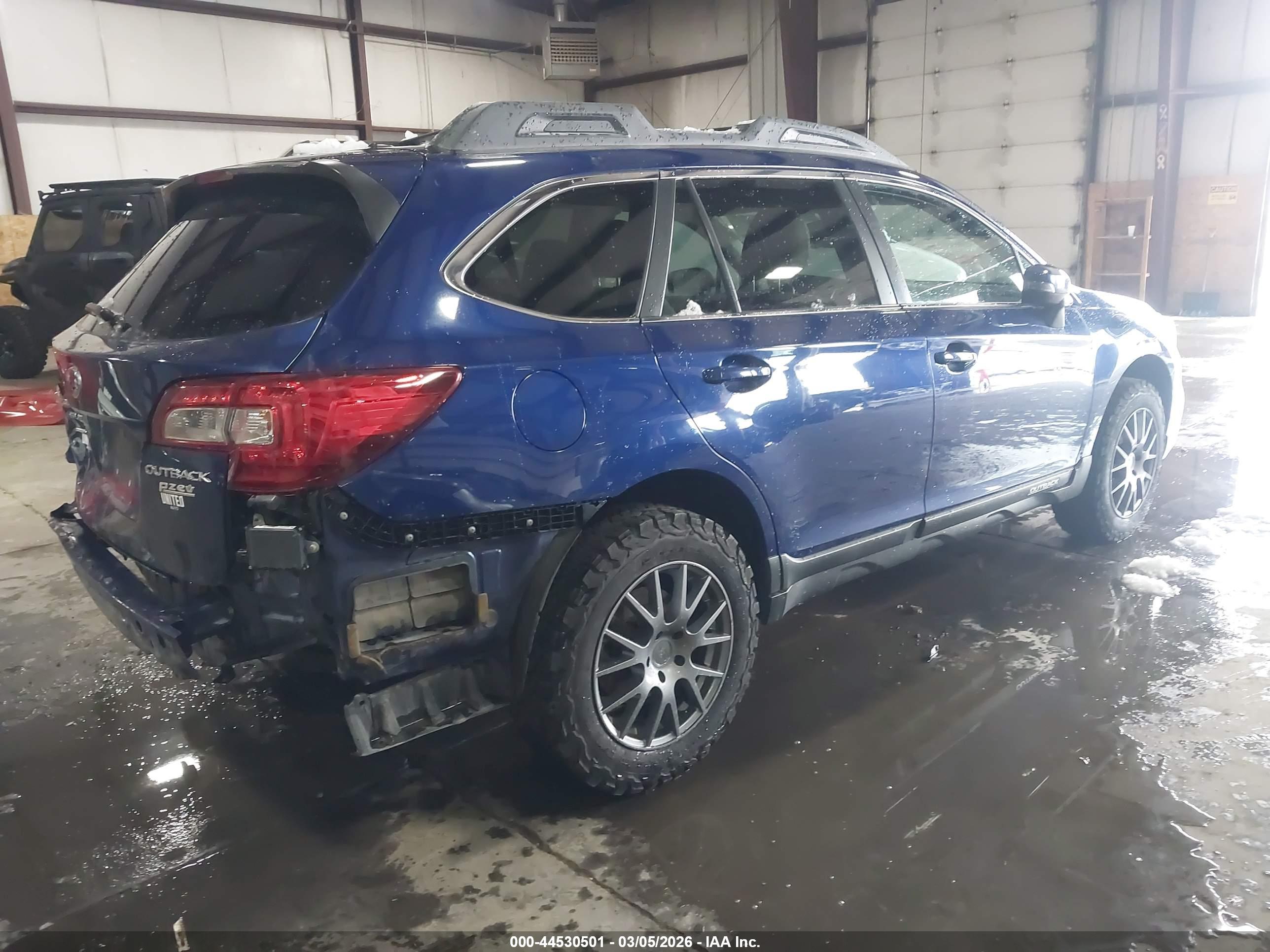 SUBARU OUTBACK image 4