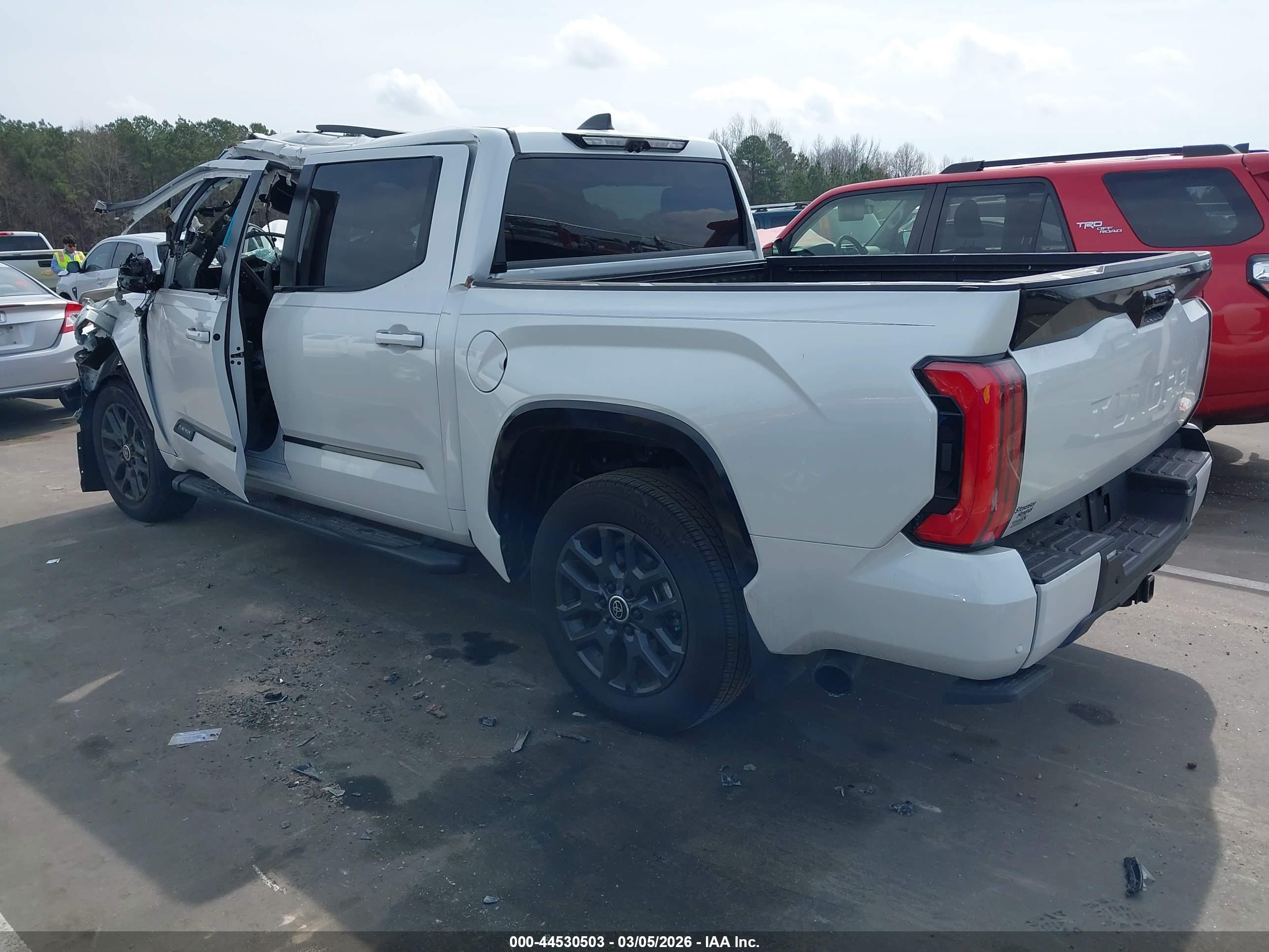 TOYOTA TUNDRA image 3