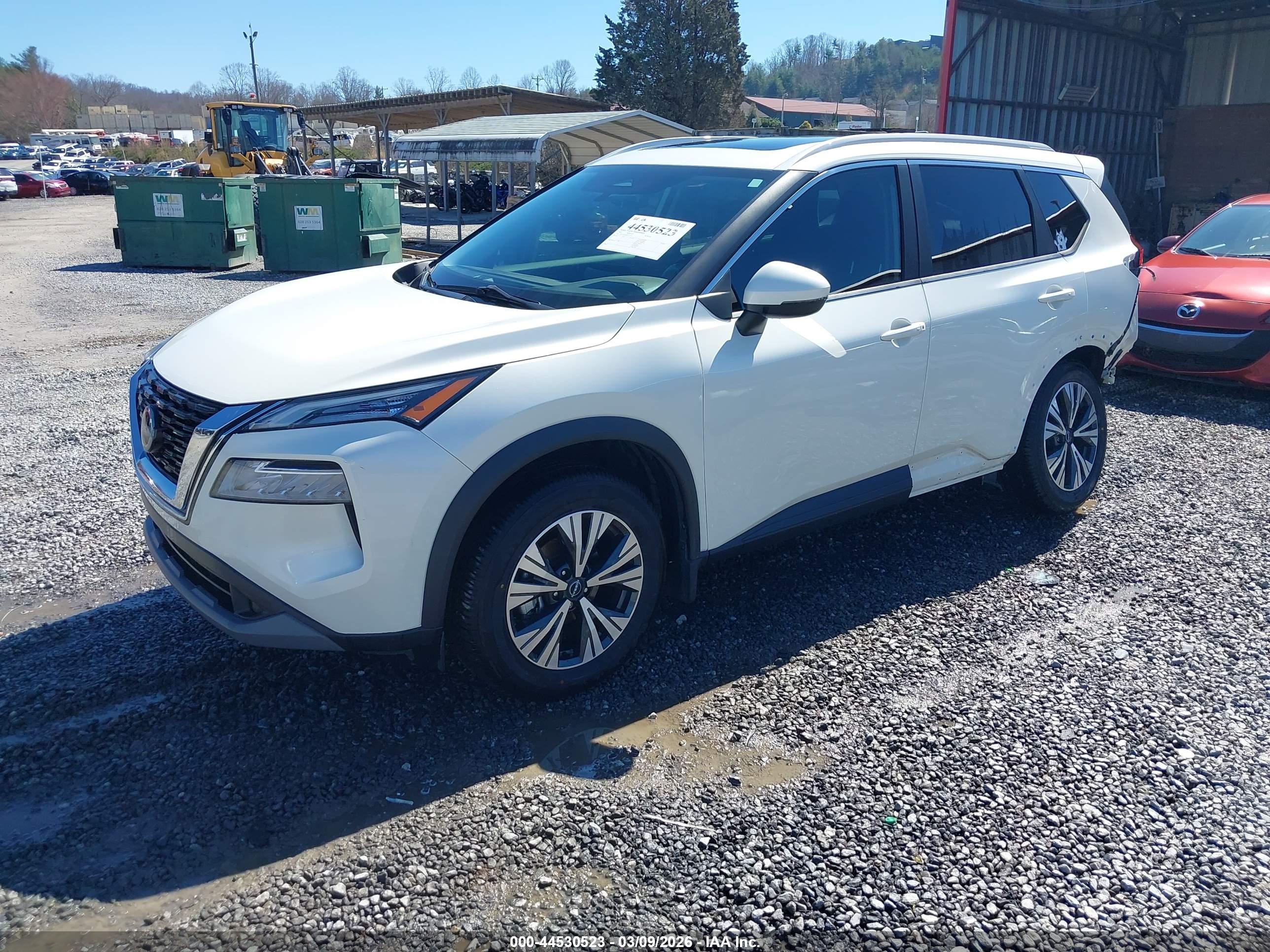 NISSAN ROGUE image 2