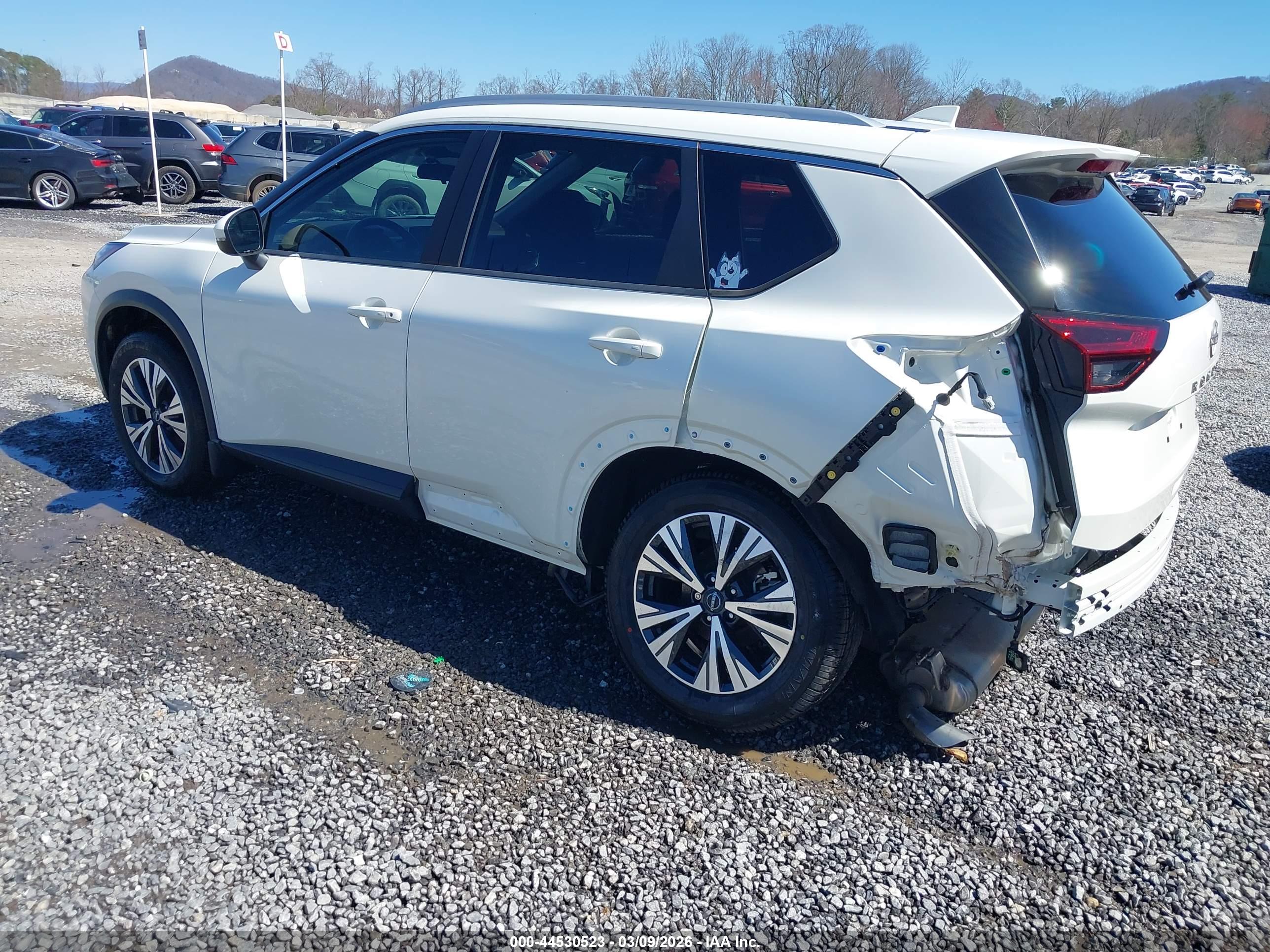 NISSAN ROGUE image 3