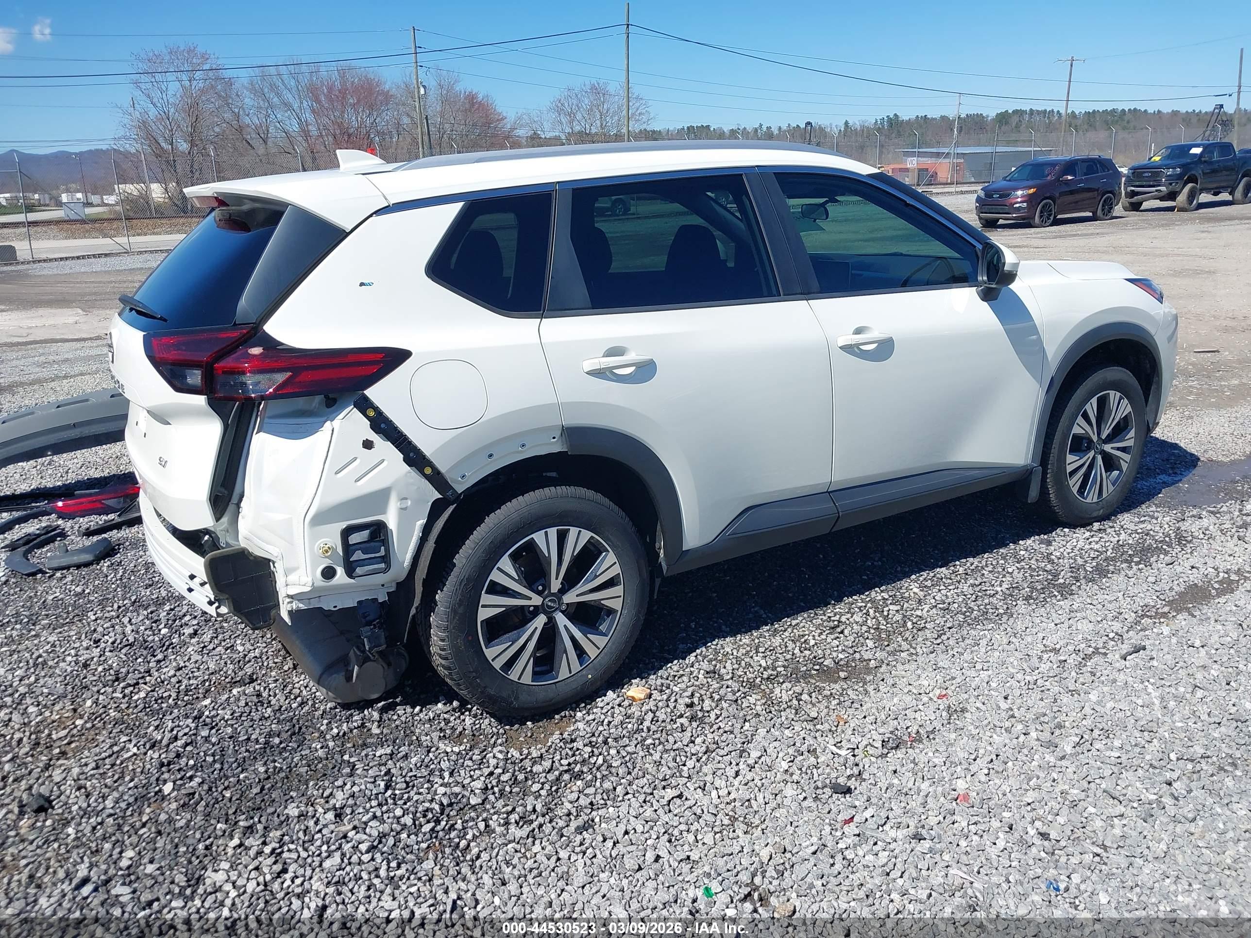 NISSAN ROGUE image 4