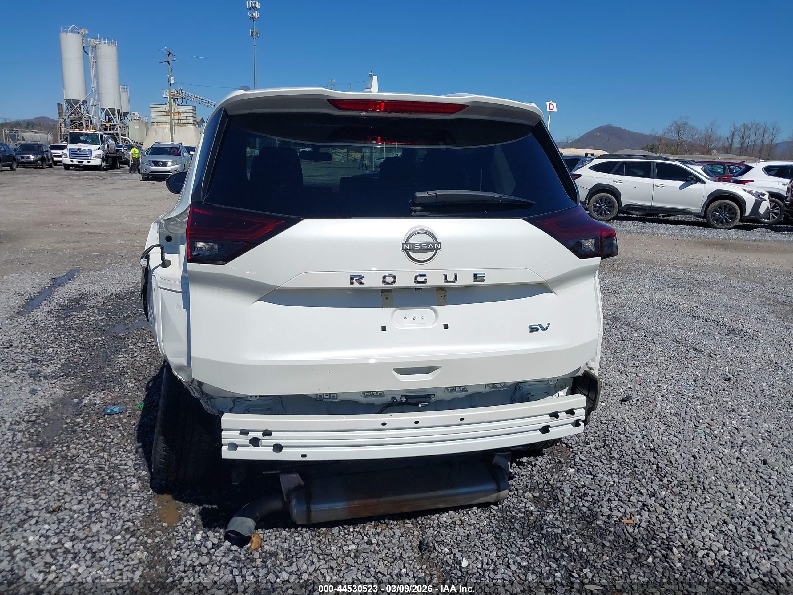 NISSAN ROGUE image 6