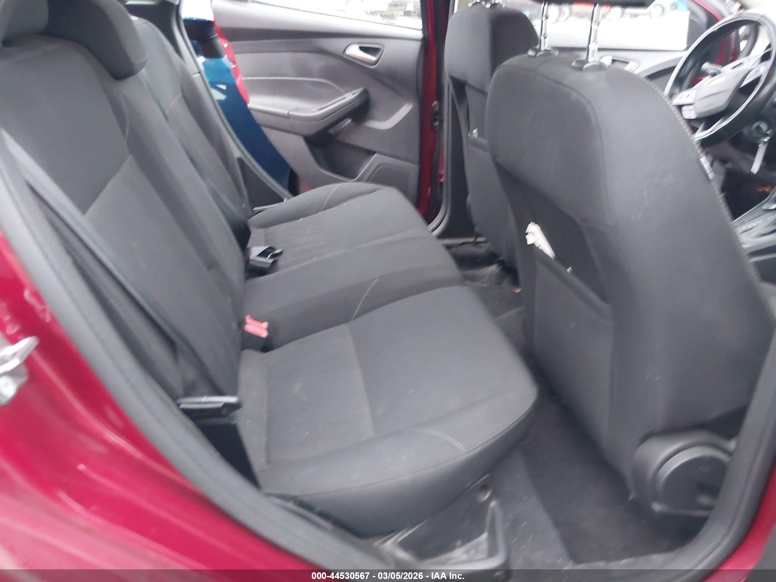 FORD FOCUS image 8