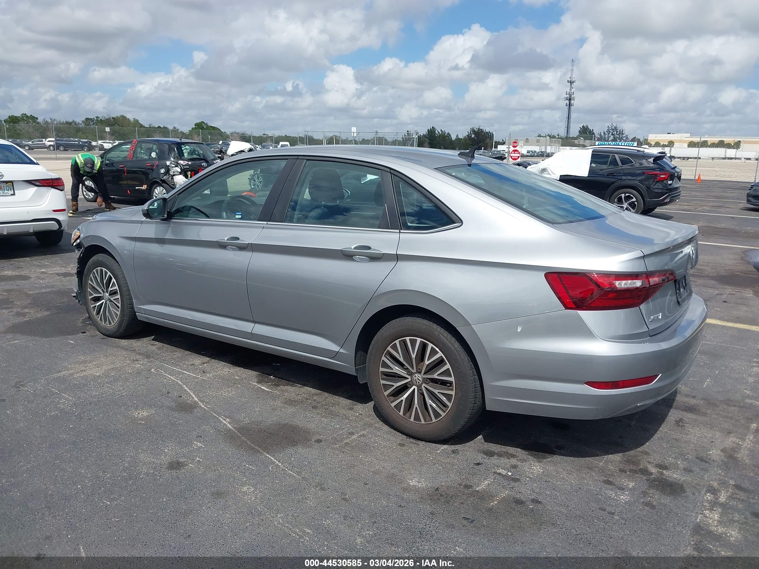 VOLKSWAGEN JETTA image 3