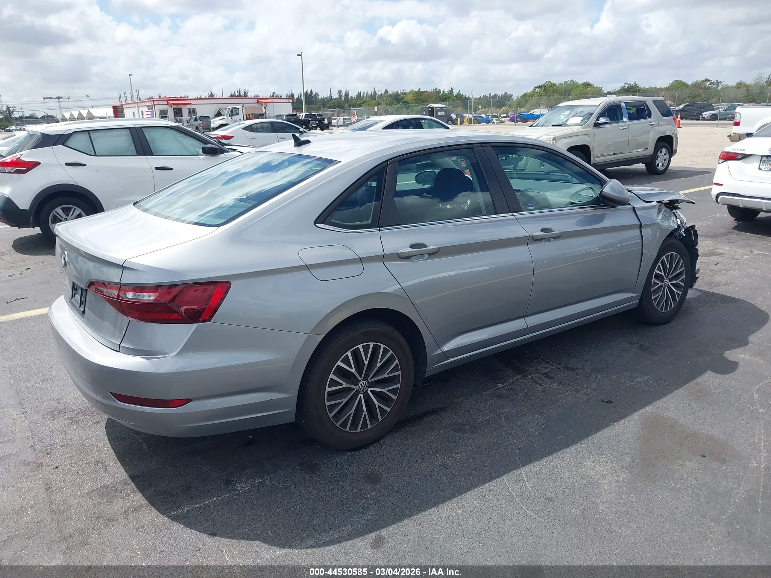 VOLKSWAGEN JETTA image 4