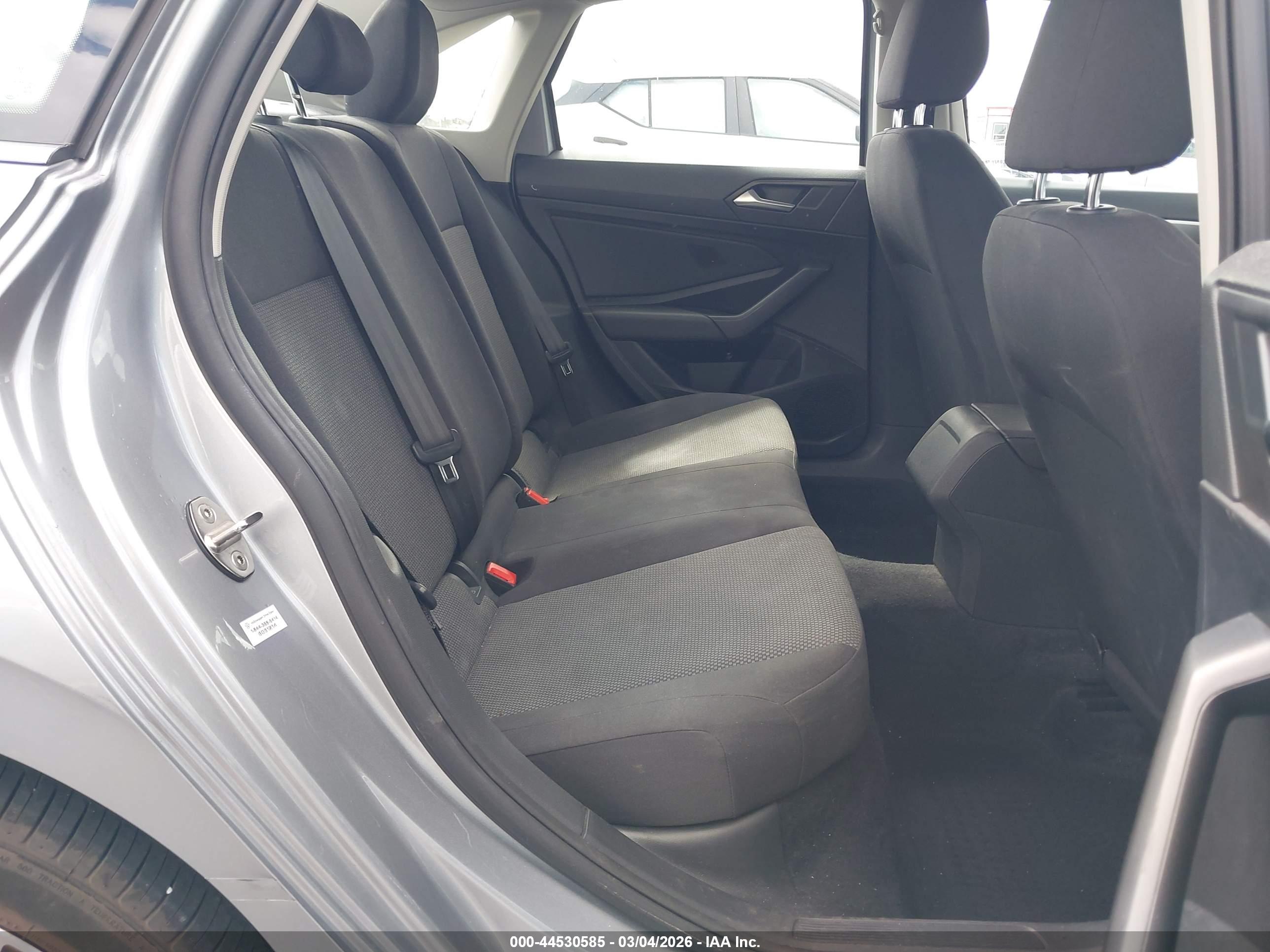 VOLKSWAGEN JETTA image 8
