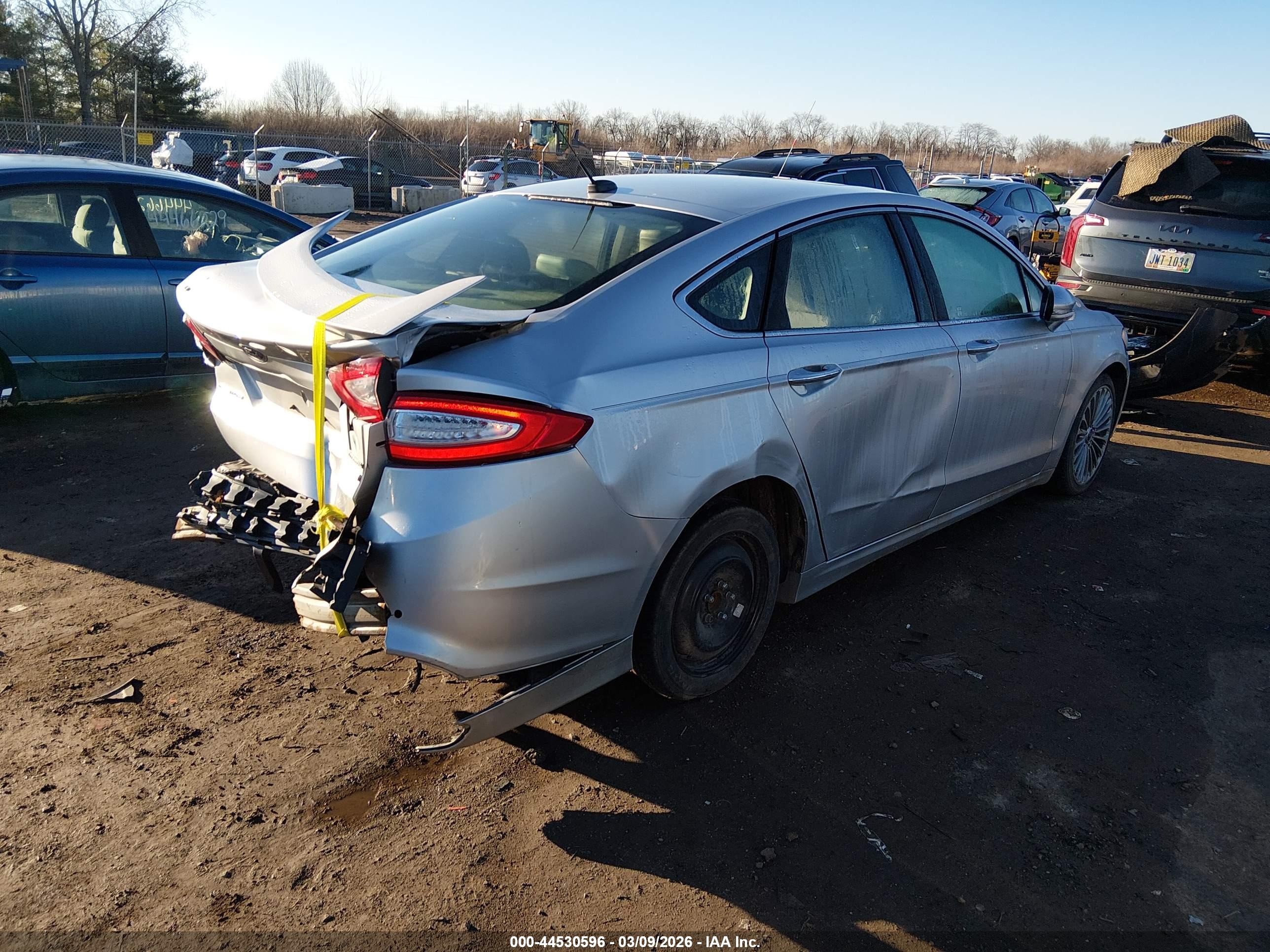 FORD FUSION image 4
