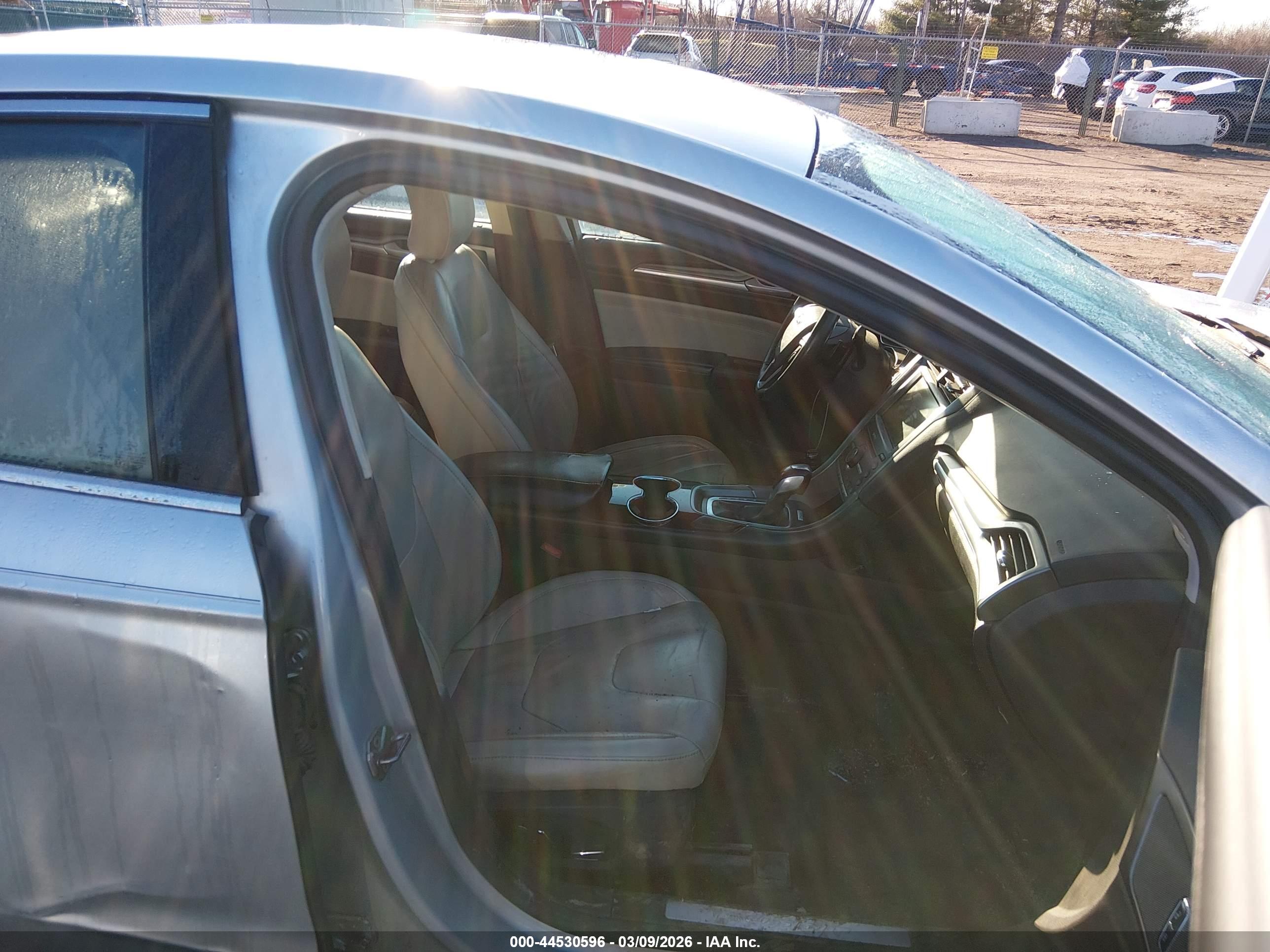 FORD FUSION image 5