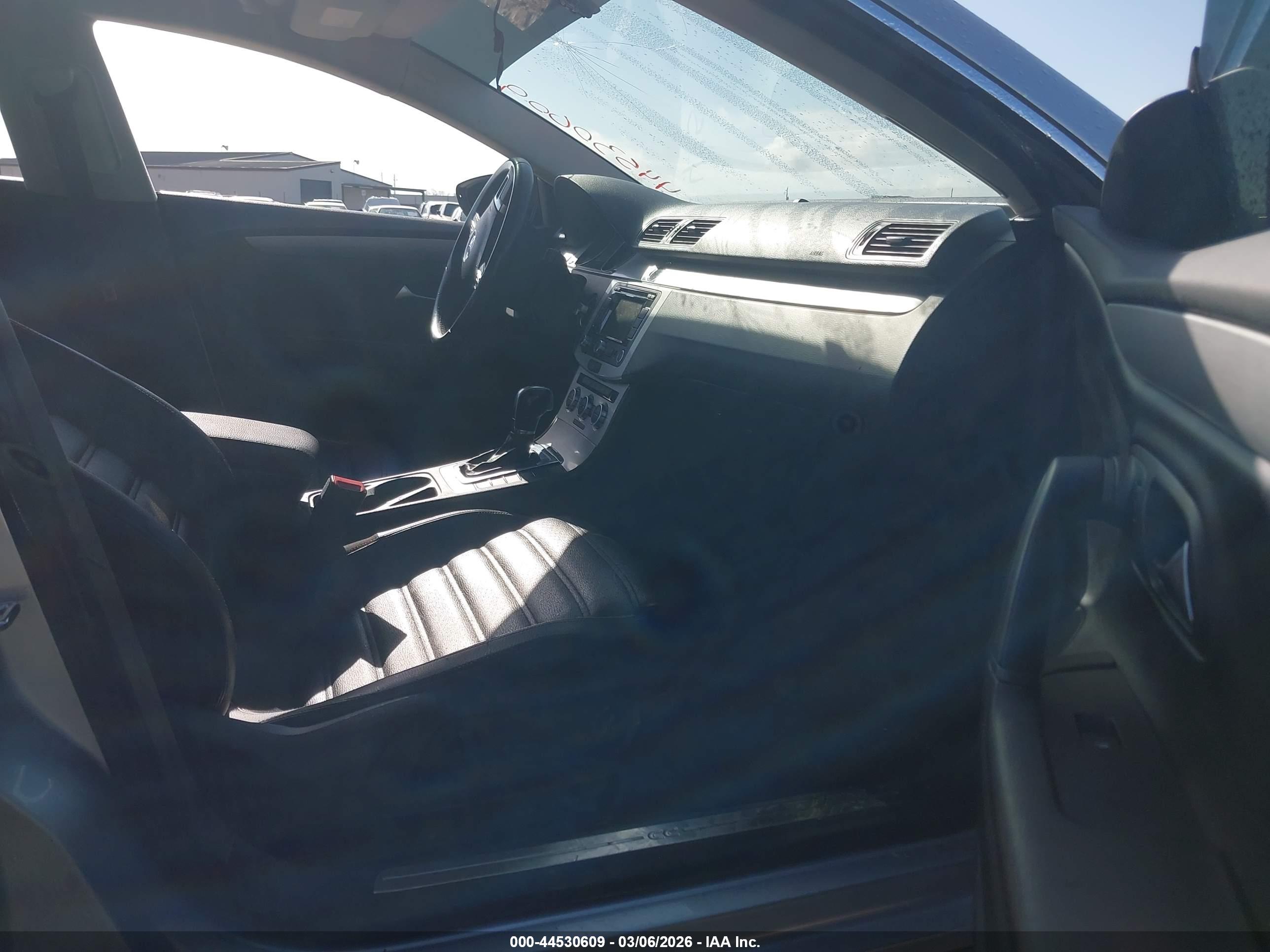 VOLKSWAGEN CC image 5