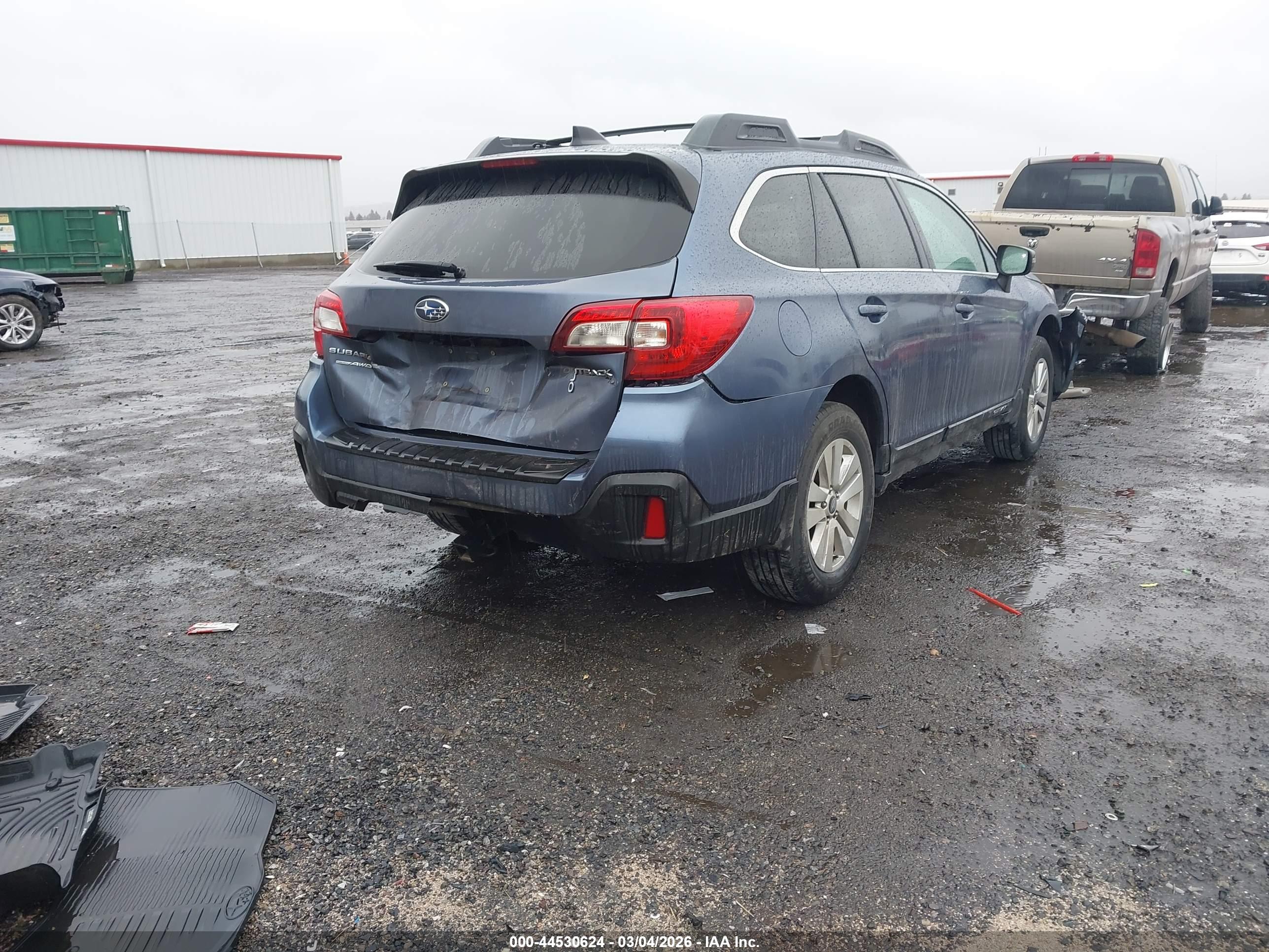 SUBARU OUTBACK image 4