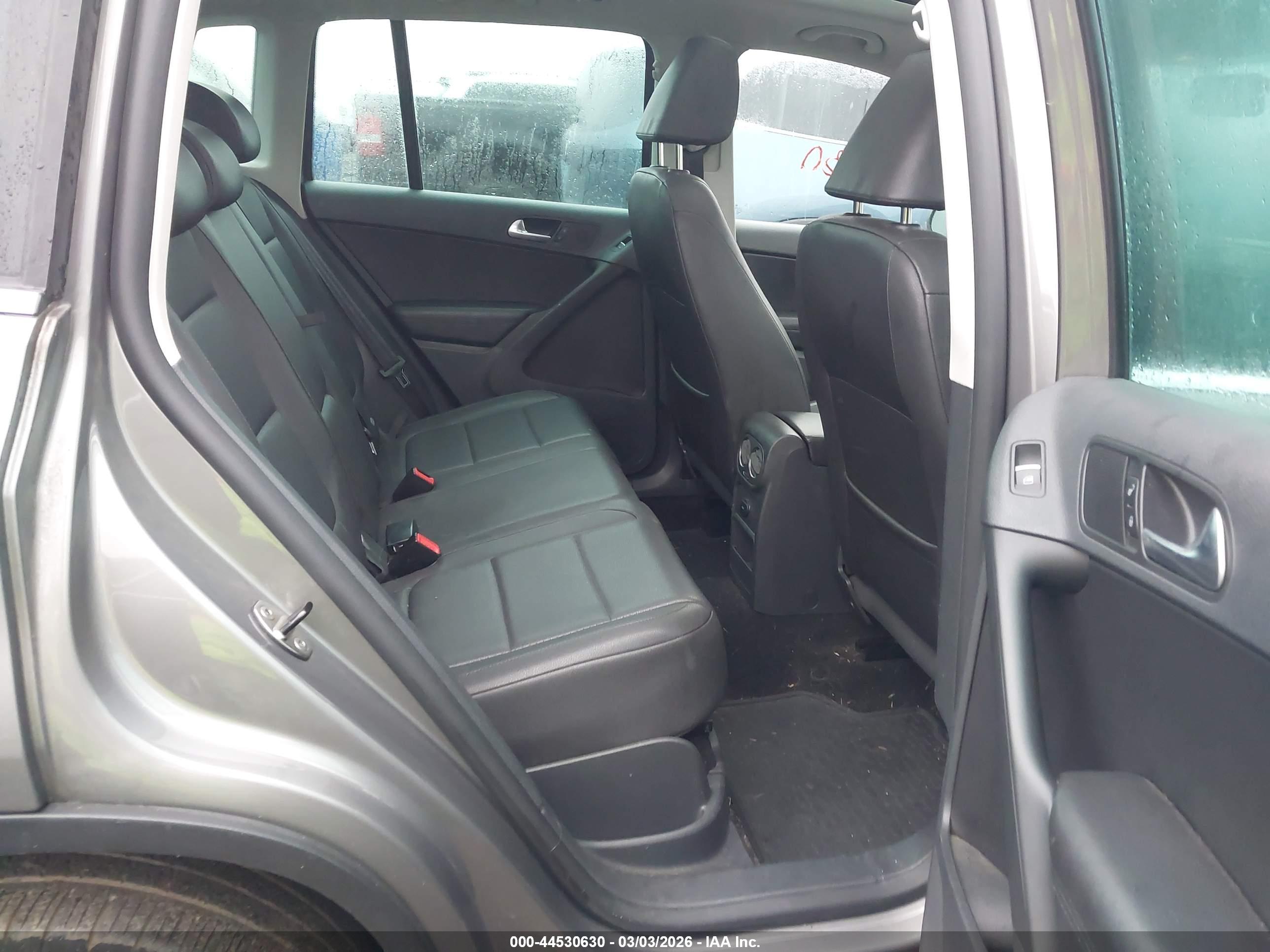 VOLKSWAGEN TIGUAN image 8