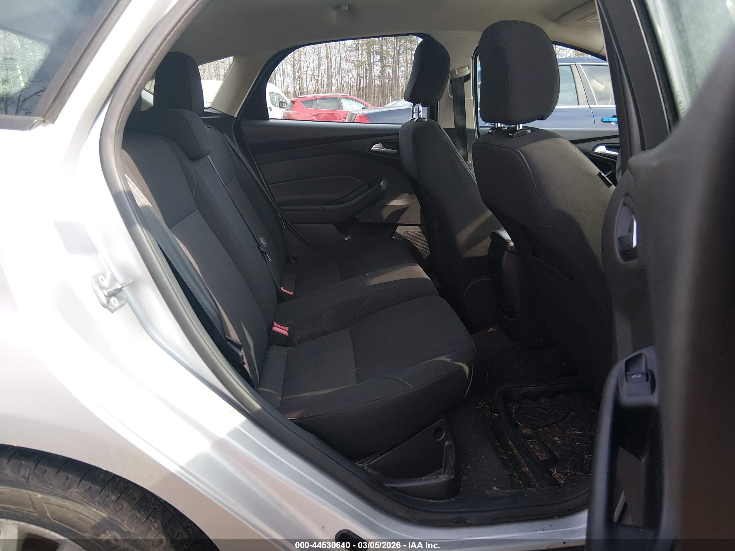 FORD FOCUS image 8