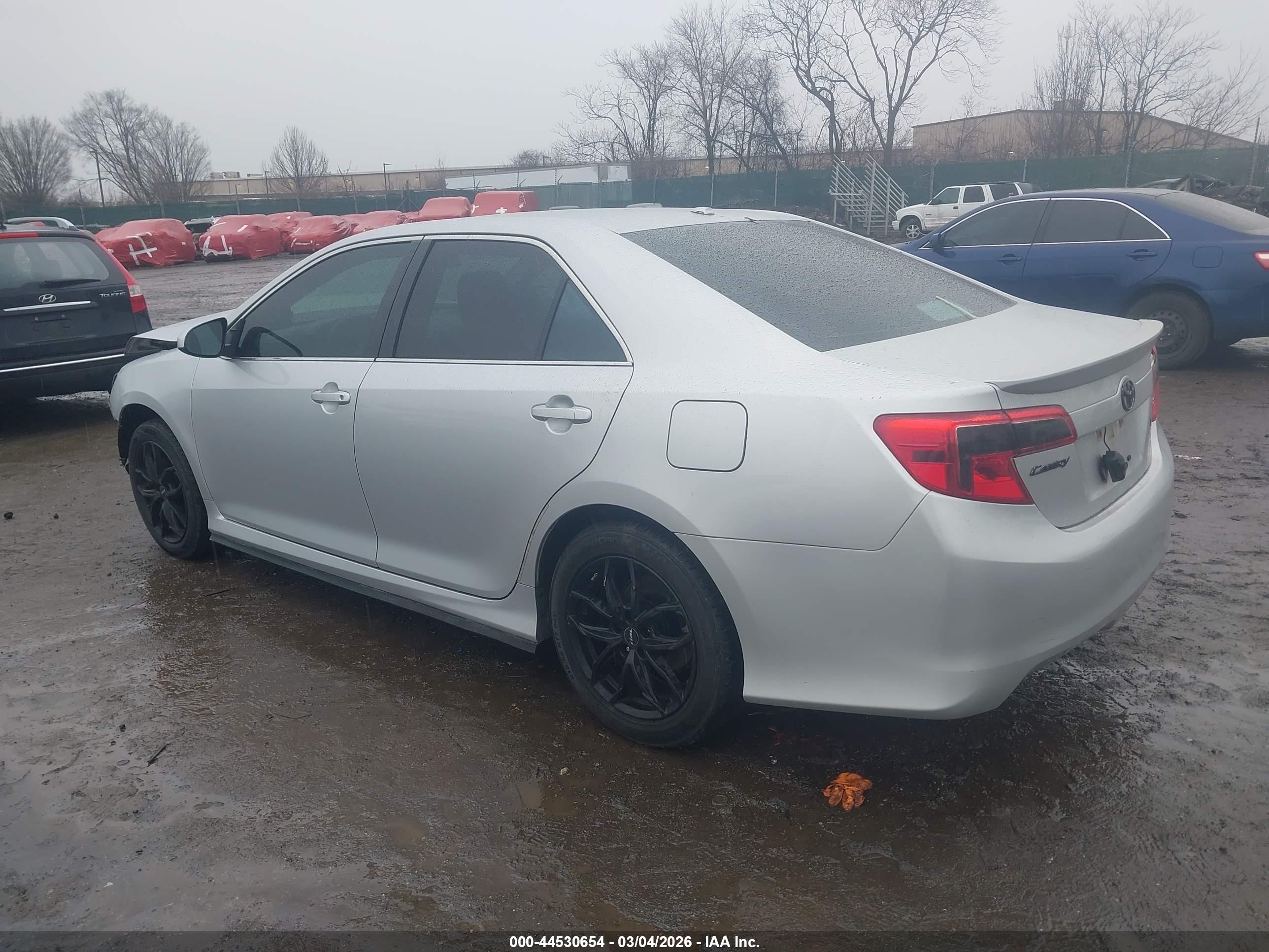 TOYOTA CAMRY image 3