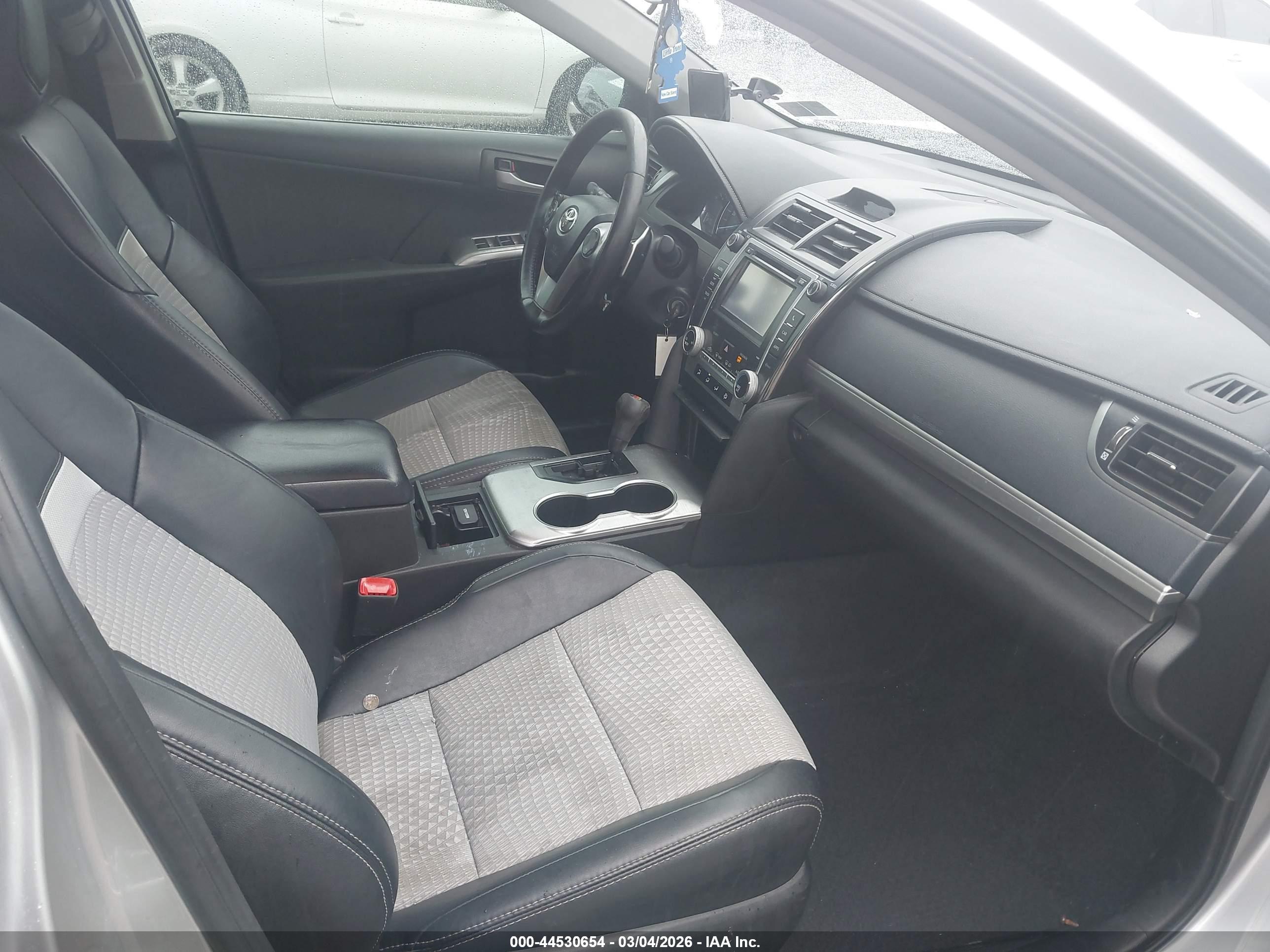 TOYOTA CAMRY image 5